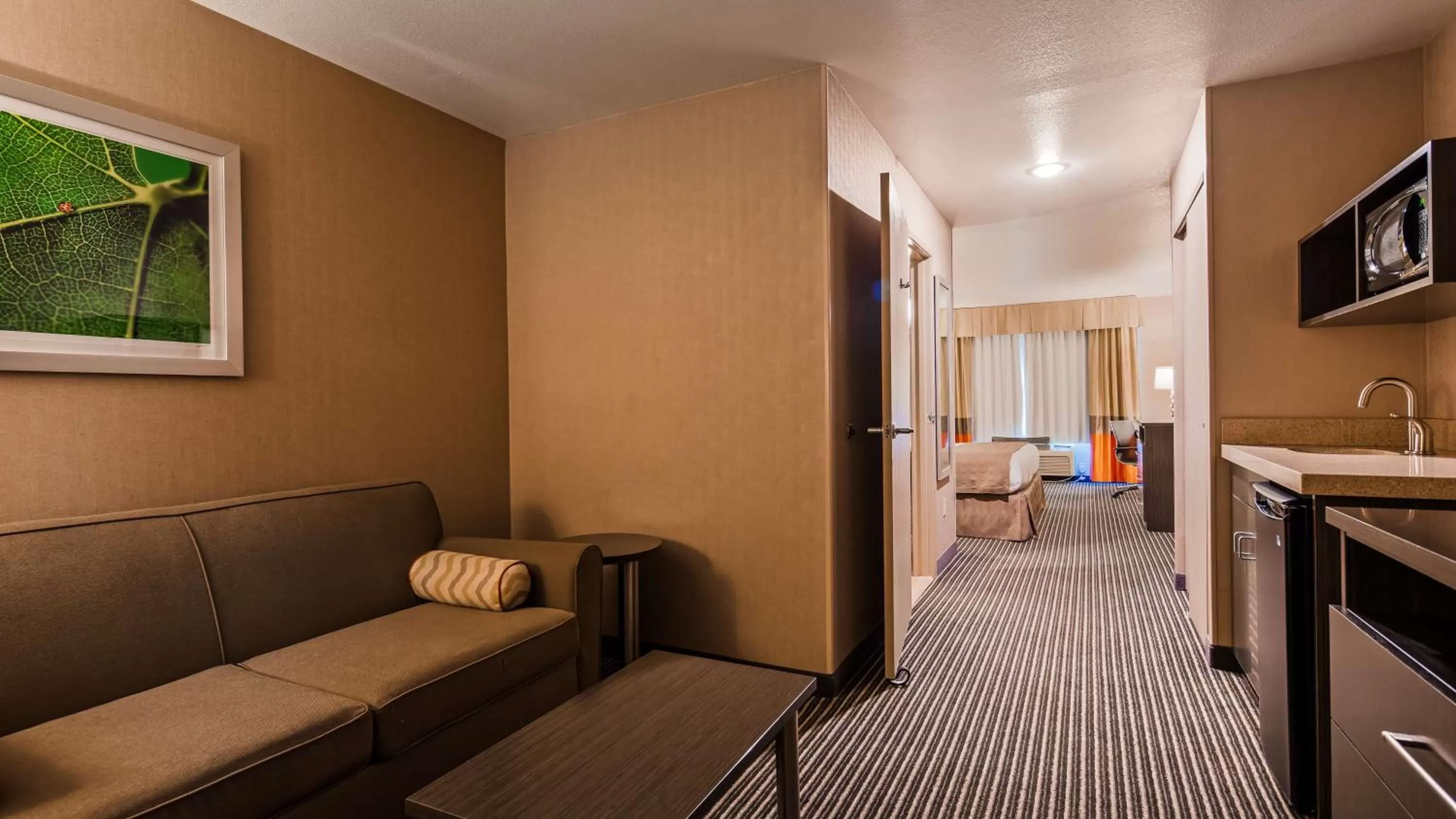 King Suite with Sofa Bed - Non-Smoking in Best Western Plus Rama Inn & Suites