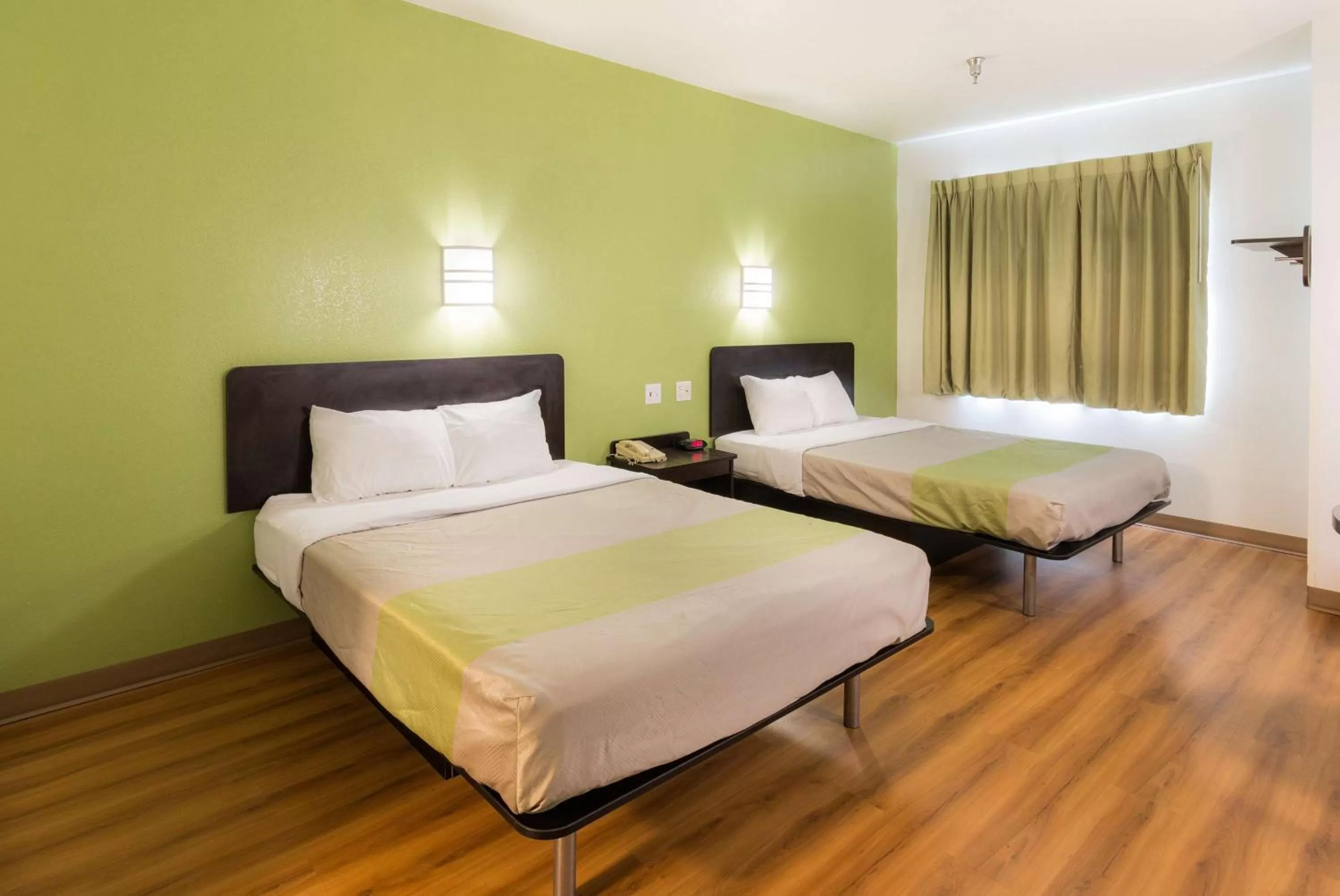 Quadruple Room - single occupancy - Smoking in Motel 6-Hillsboro, TX