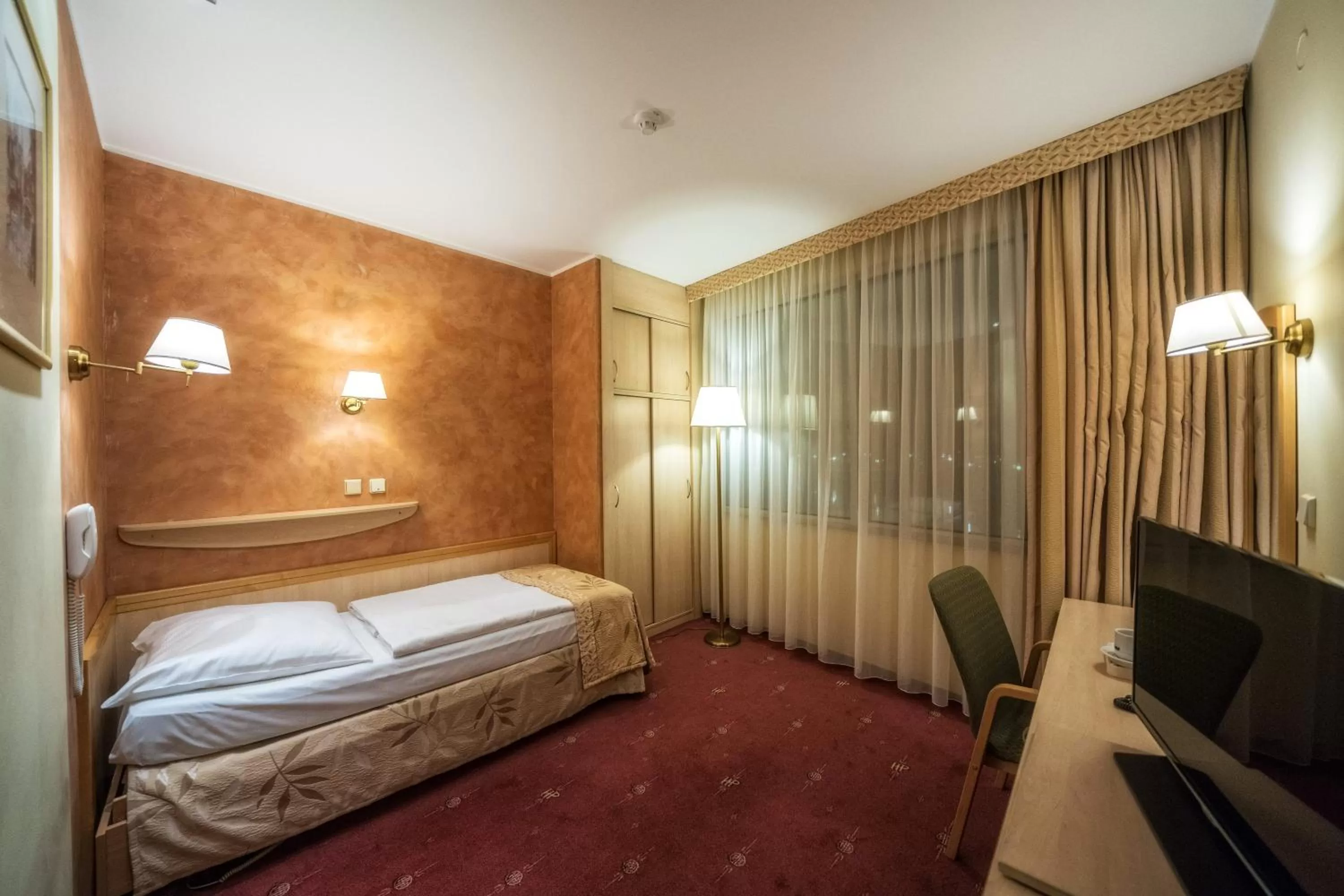 Single Room - Disability Access in HP Park Plaza