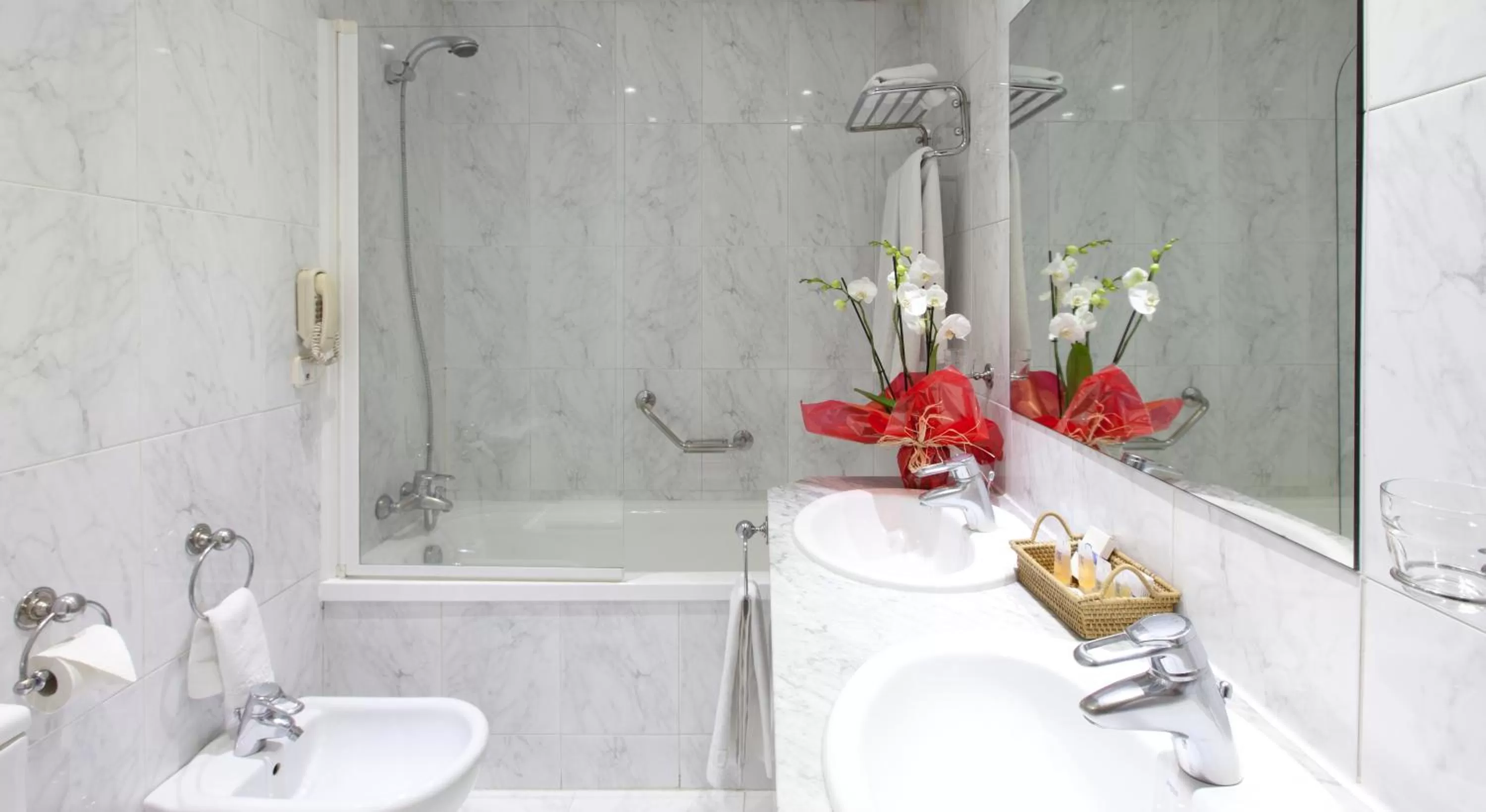 Studio with Extra Bed (2 Adults + 1 Child) in Espahotel Gran Vía