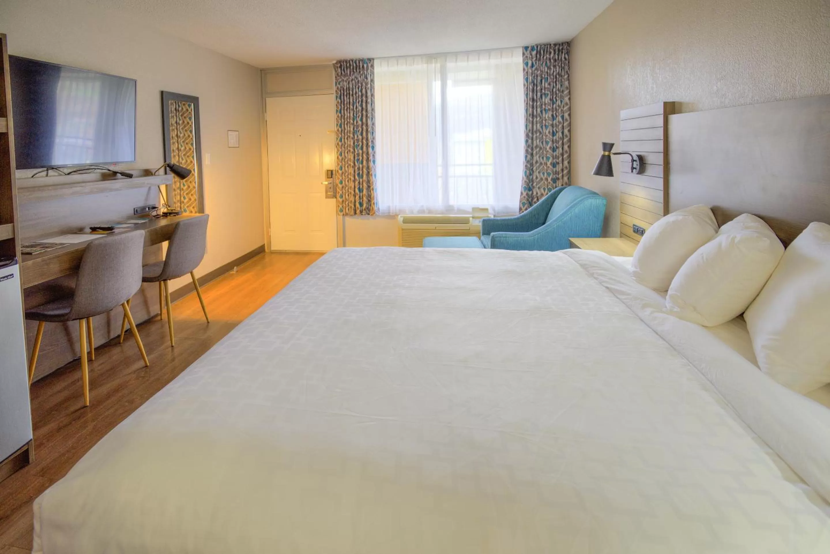 King Room - Non-Smoking in Clarion Pointe Downtown Gatlinburg