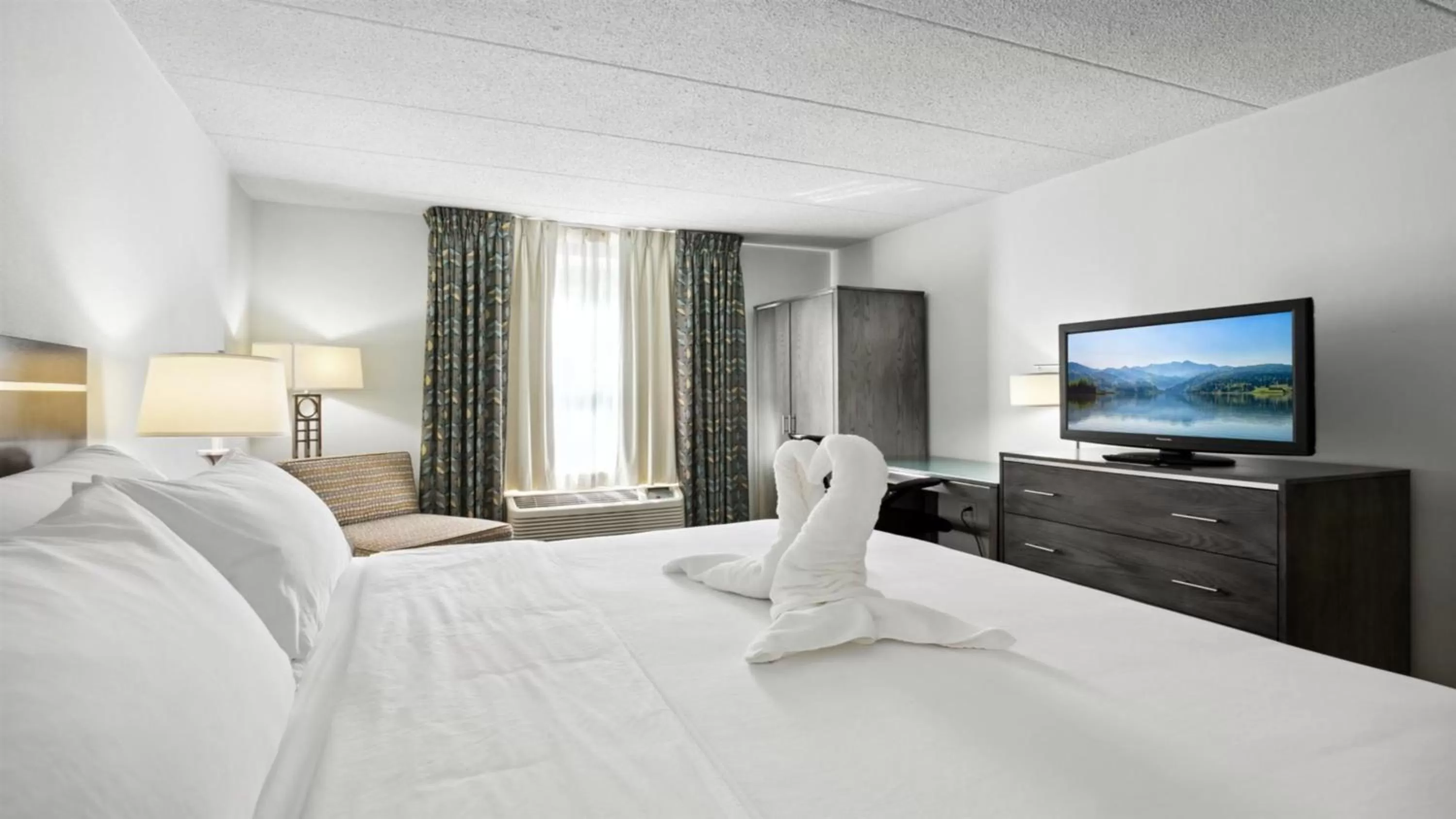 Standard King Room with Extra Space in Holiday Inn Express Williamsburg North by IHG