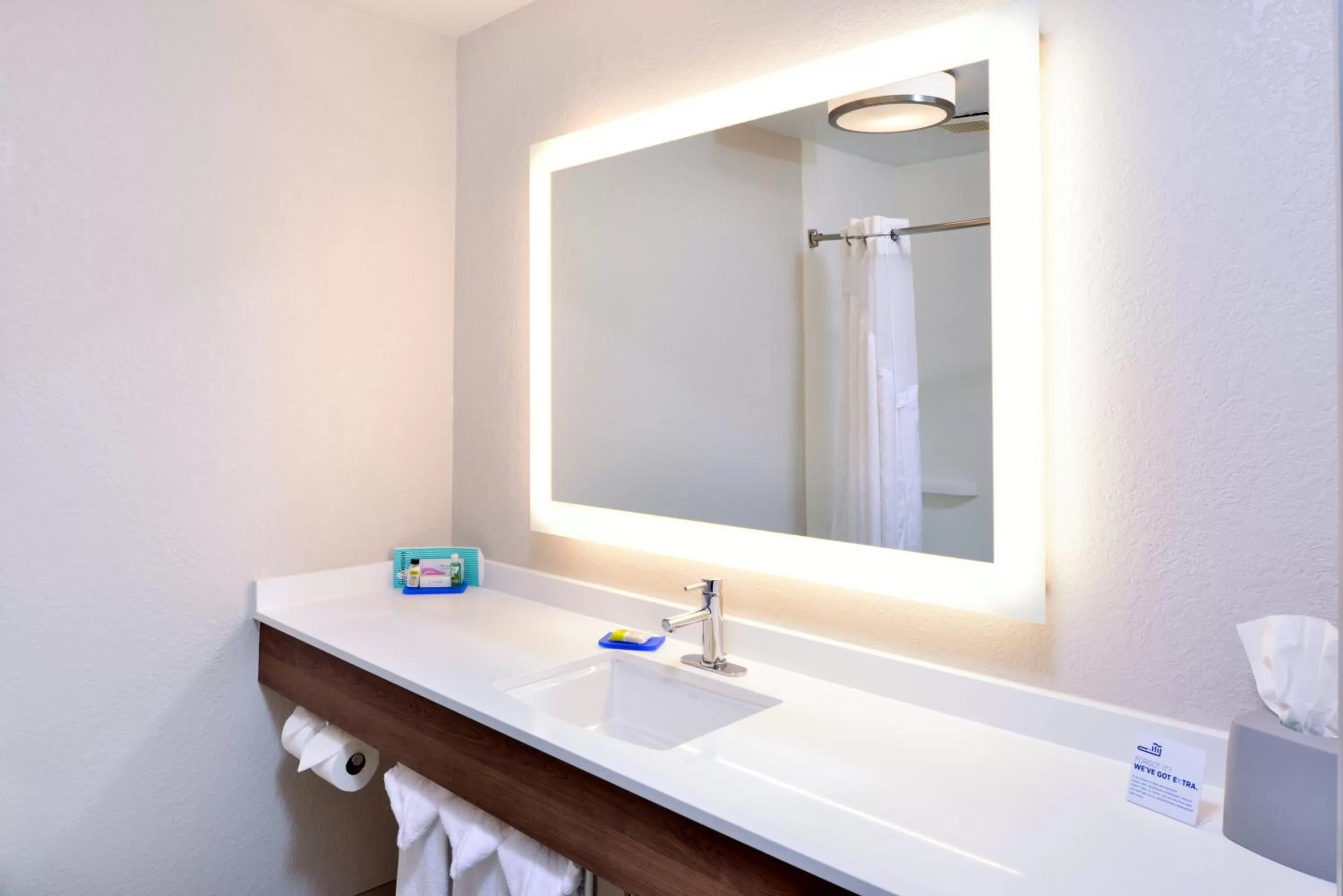 Standard King Room in Holiday Inn Express Hotel & Suites Arcata/Eureka-Airport Area by IHG