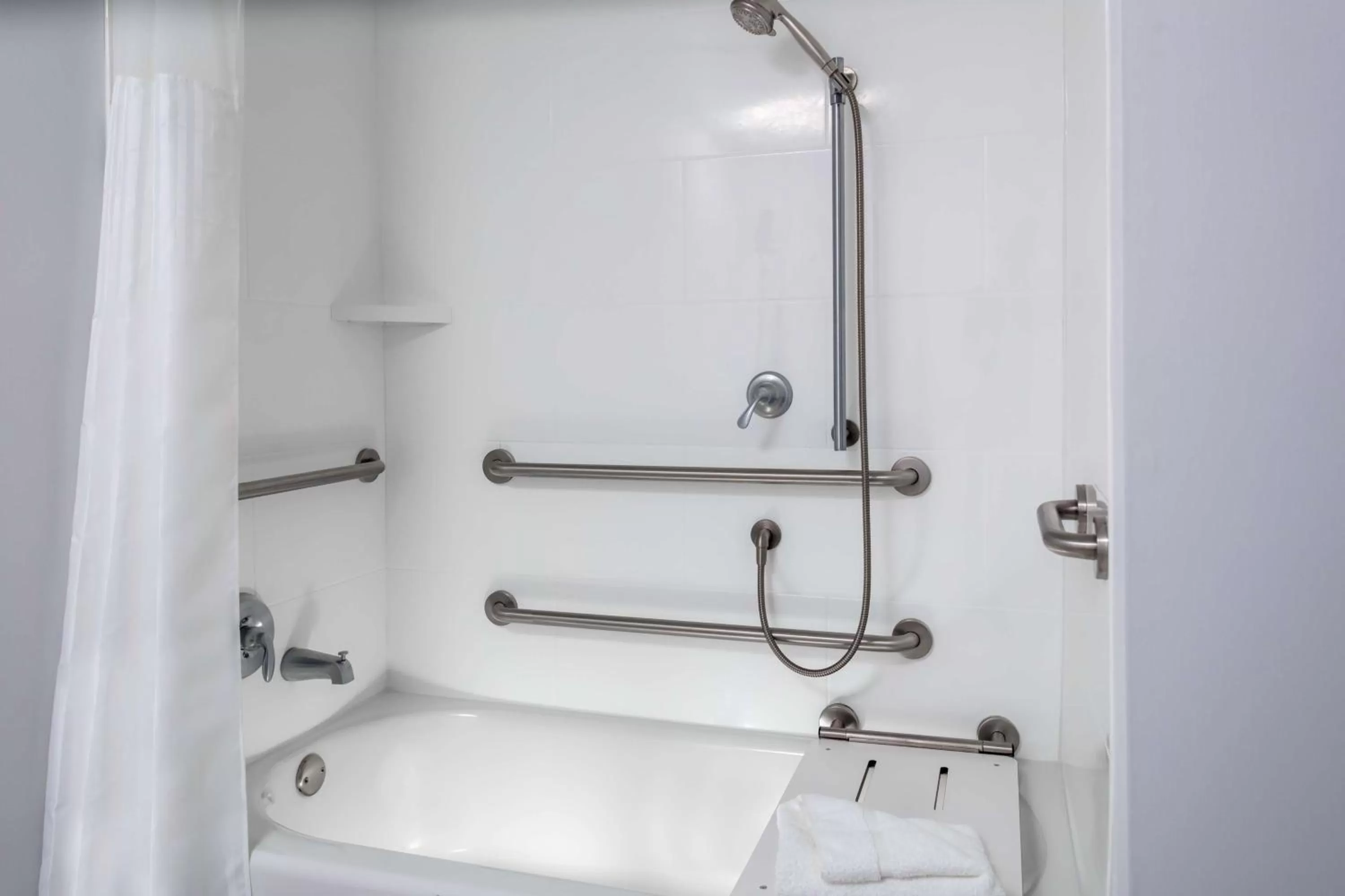 Queen Room with Two Queen Beds with Bath Tub - Mobility Accessible in Hilton Garden Inn Ocala Downtown, Fl