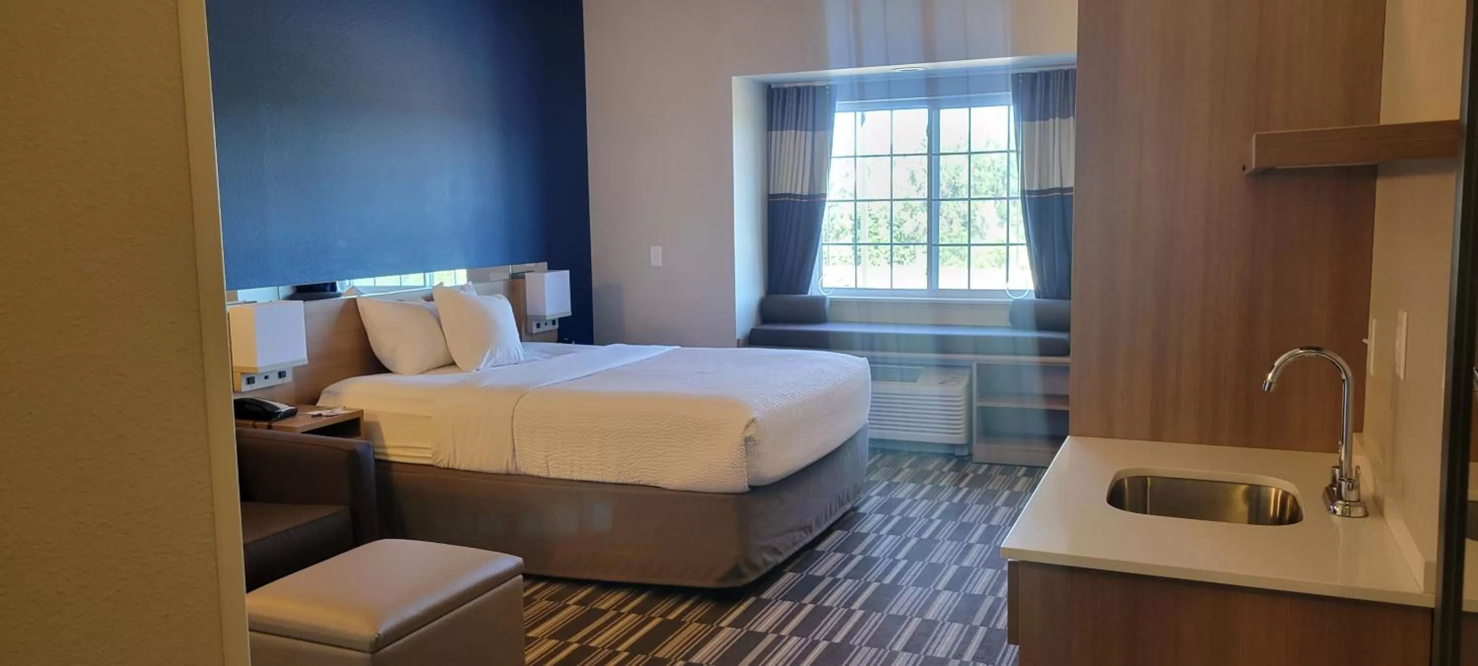 Queen Studio Suite - Mobility Access/Non-Smoking in Microtel Inn & Suites by Wyndham Fountain Fort Carson
