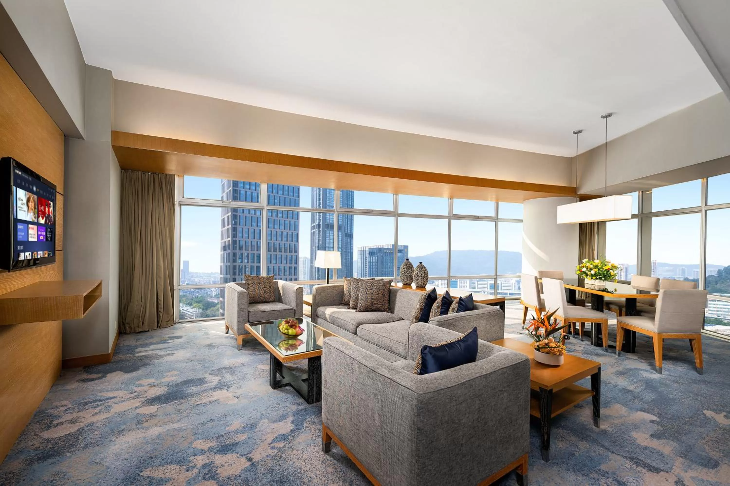 Deluxe Suite in Jianguo Hotel Guangzhou