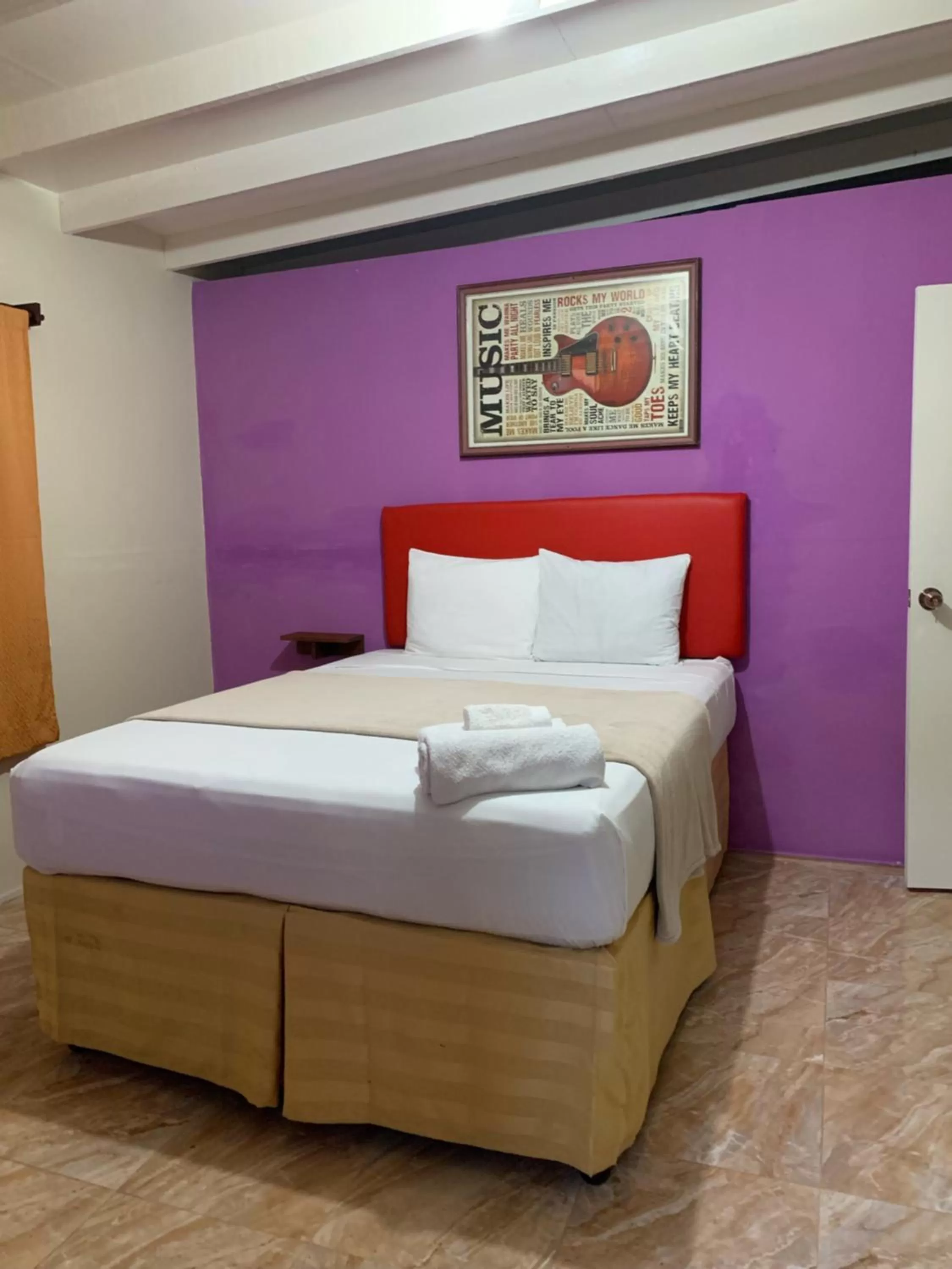 Budget Double Room in Kingsworth Bed and Breakfast