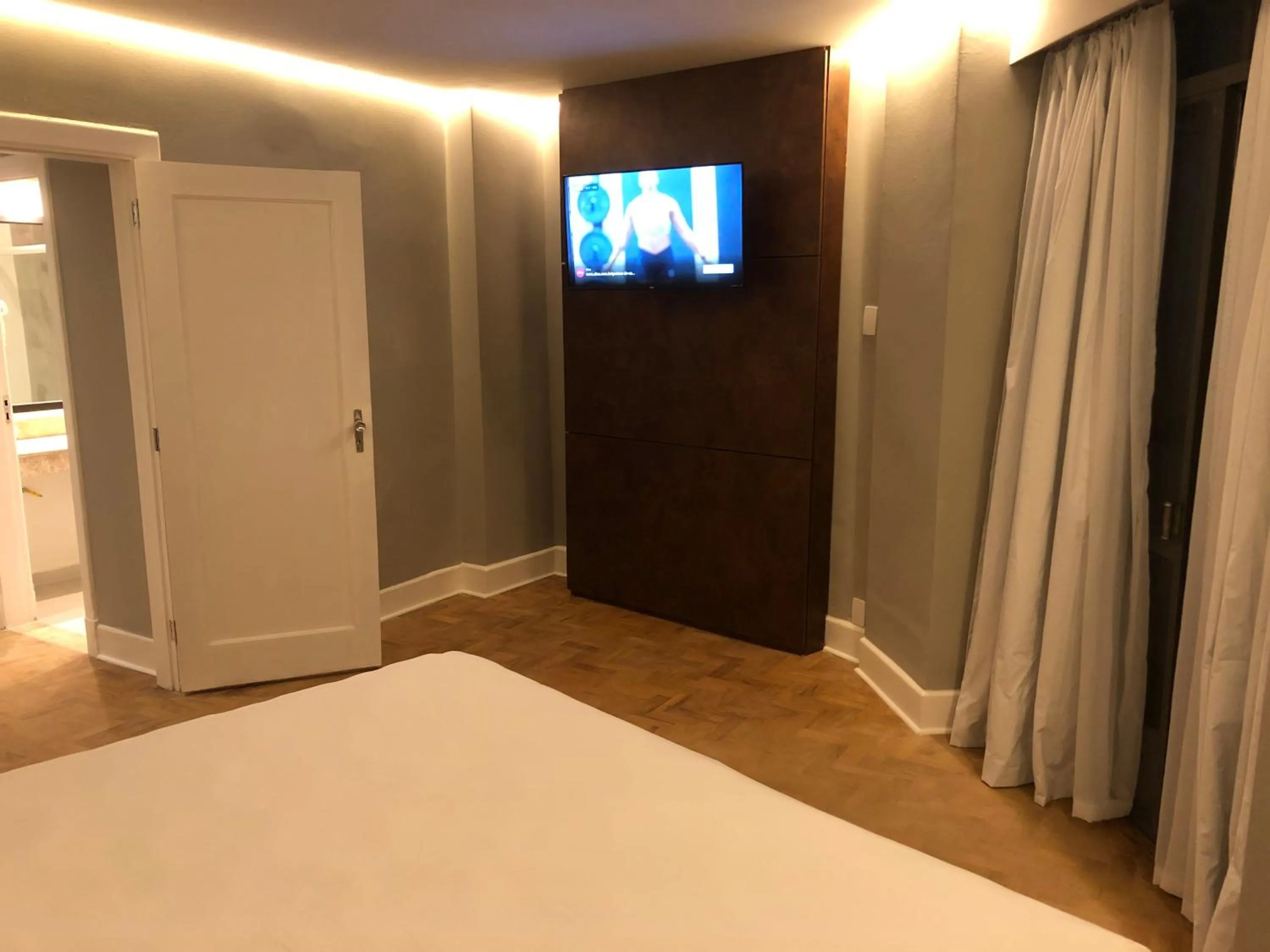 King Suite with Balcony in San Raphael Hotel