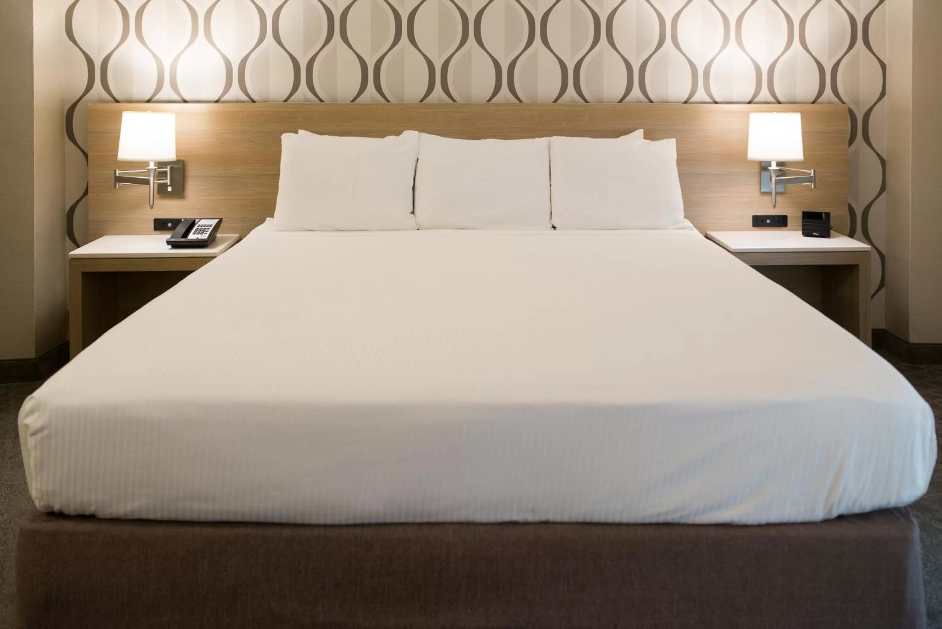 Queen Room in Radisson Hotel Duluth-Harborview