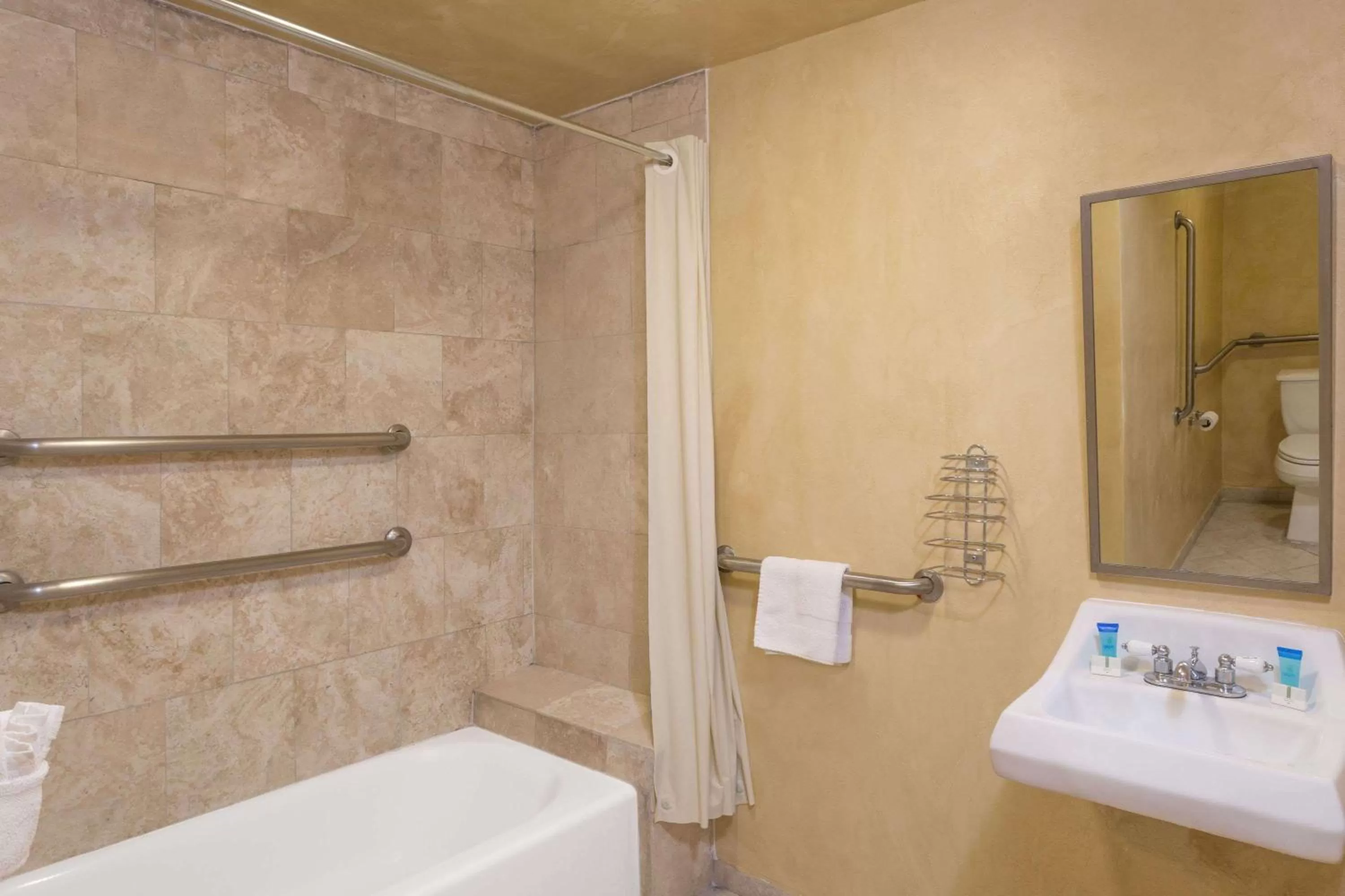 Queen Room - Disability Access - Non-Smoking in Adara Palm Springs