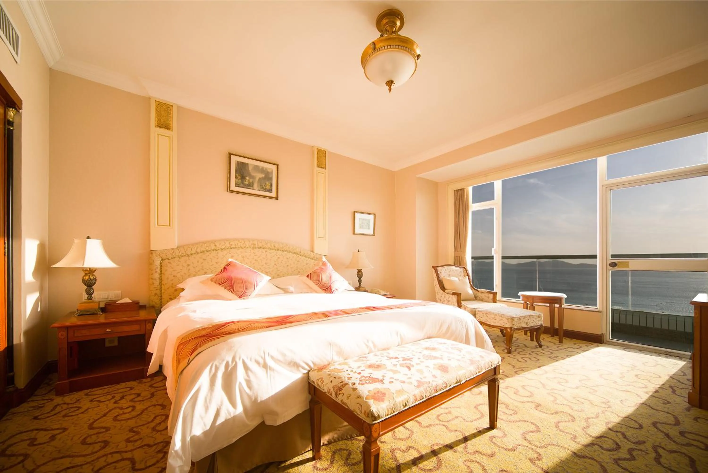 Executive Twin Room with Sea View in Huiquan Dynasty Hotel Qingdao