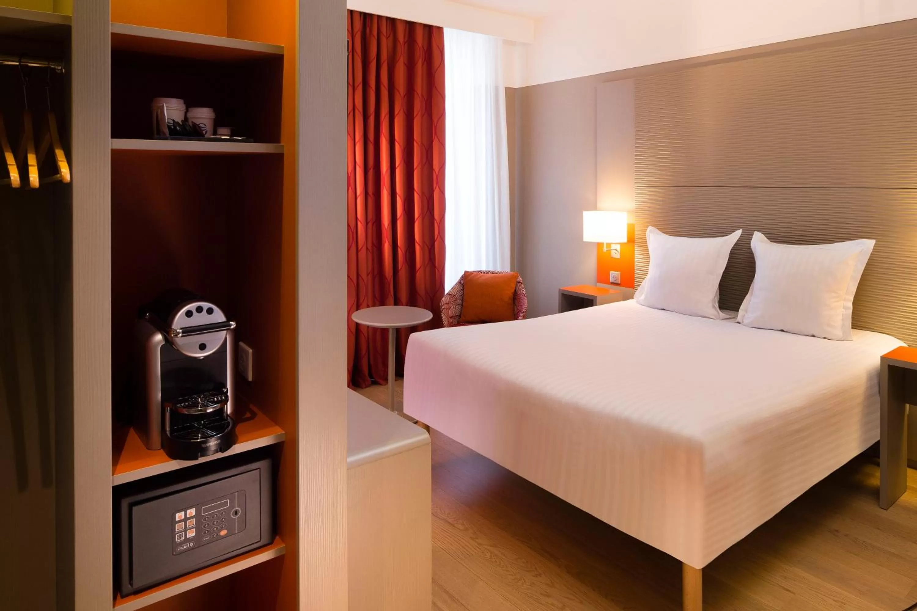 Superior Double Room with Garden and Swimming Pool View in Oceania Le Jura Dijon