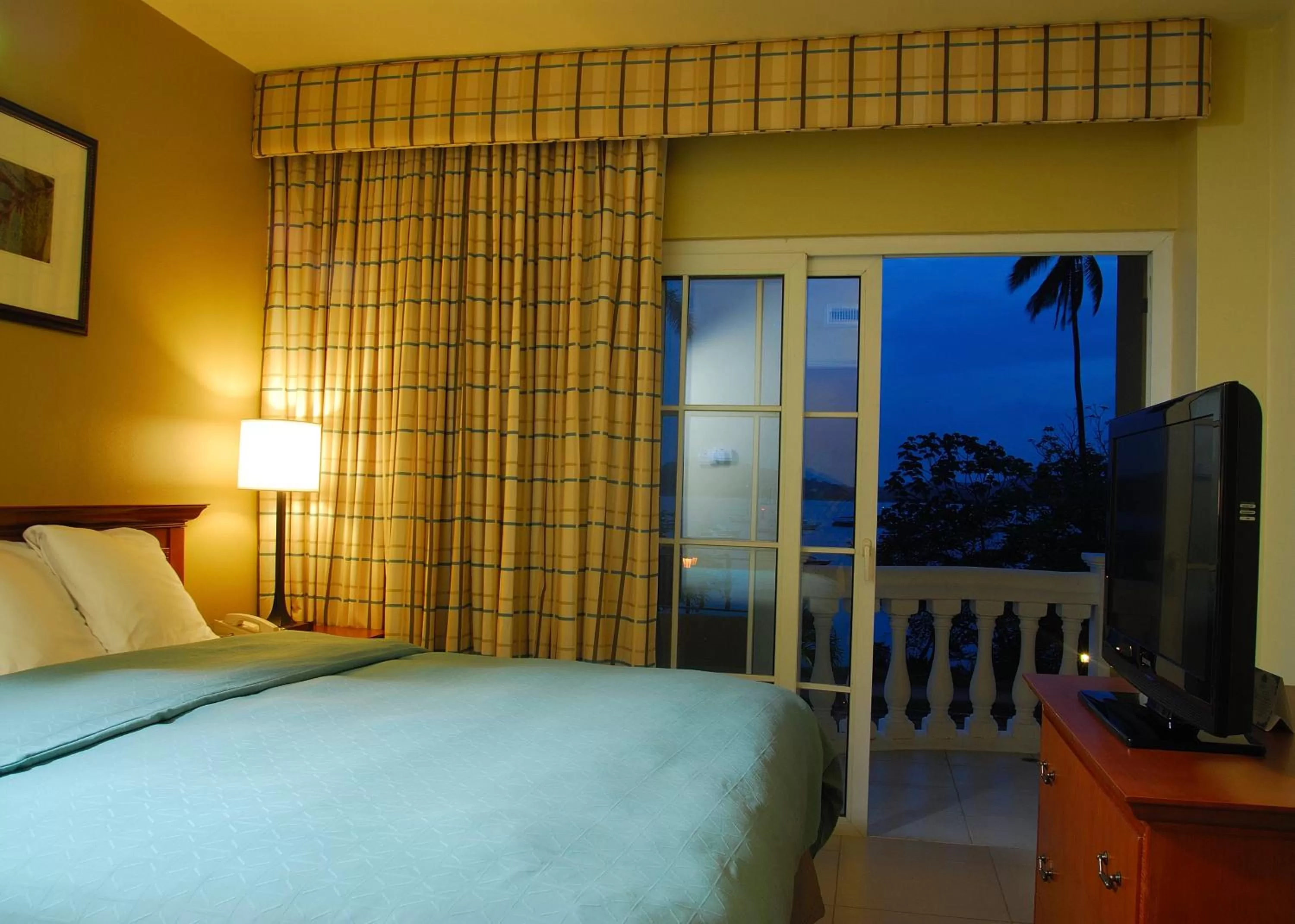 One-Bedroom King Suite with Ocean View - Non-Smoking in Radisson Hotel Panama Canal