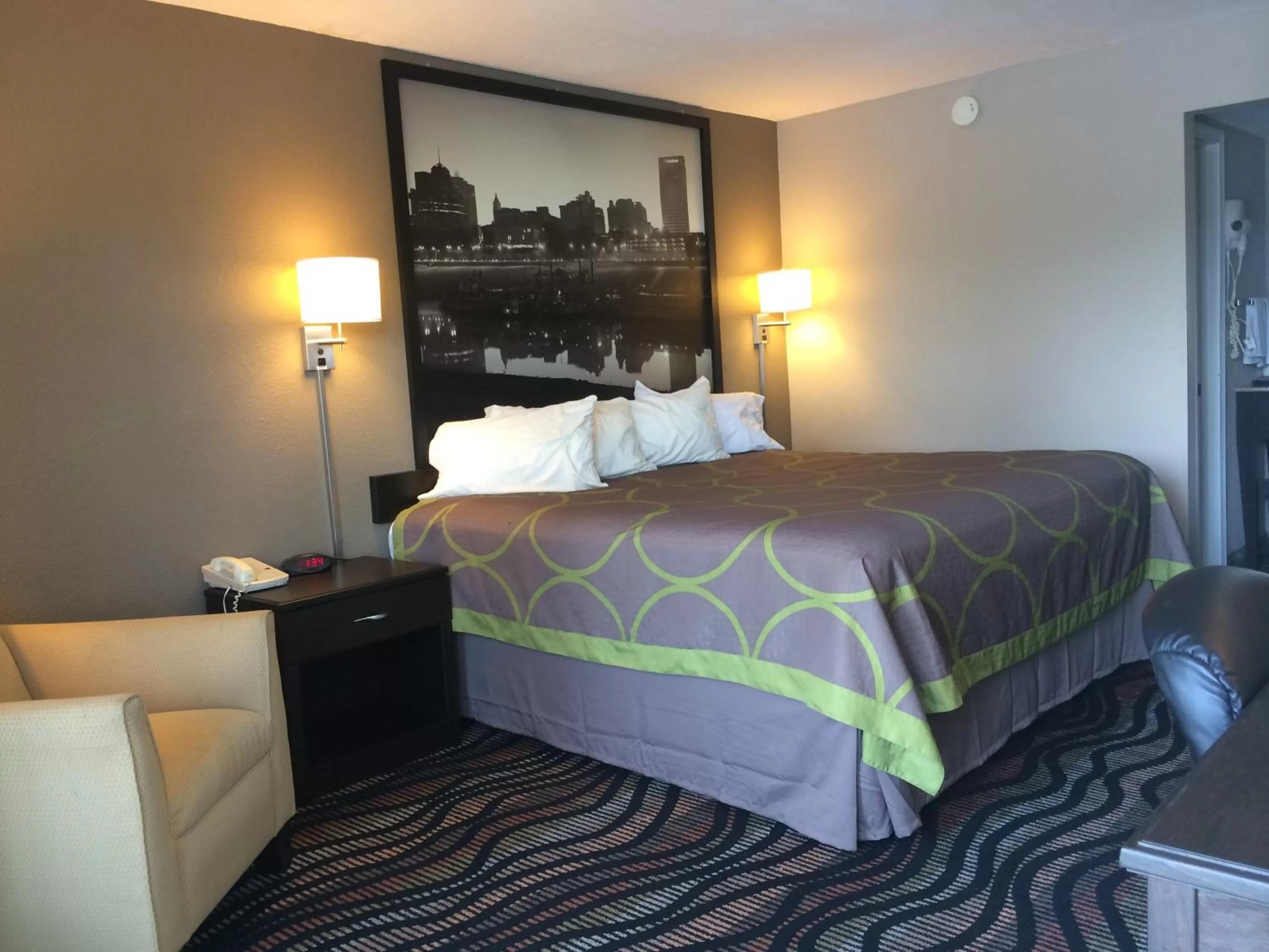 King Suite - Non-Smoking in Super 8 by Wyndham Lakeland