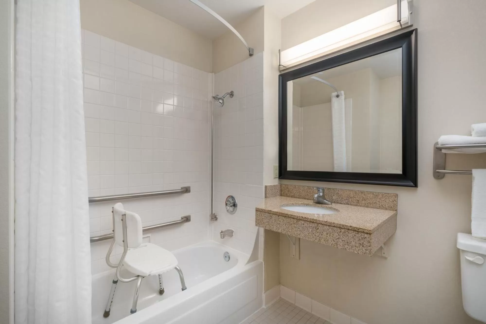 Queen Room - Mobility Access/Non-Smoking in AmericInn by Wyndham Johnston Des Moines