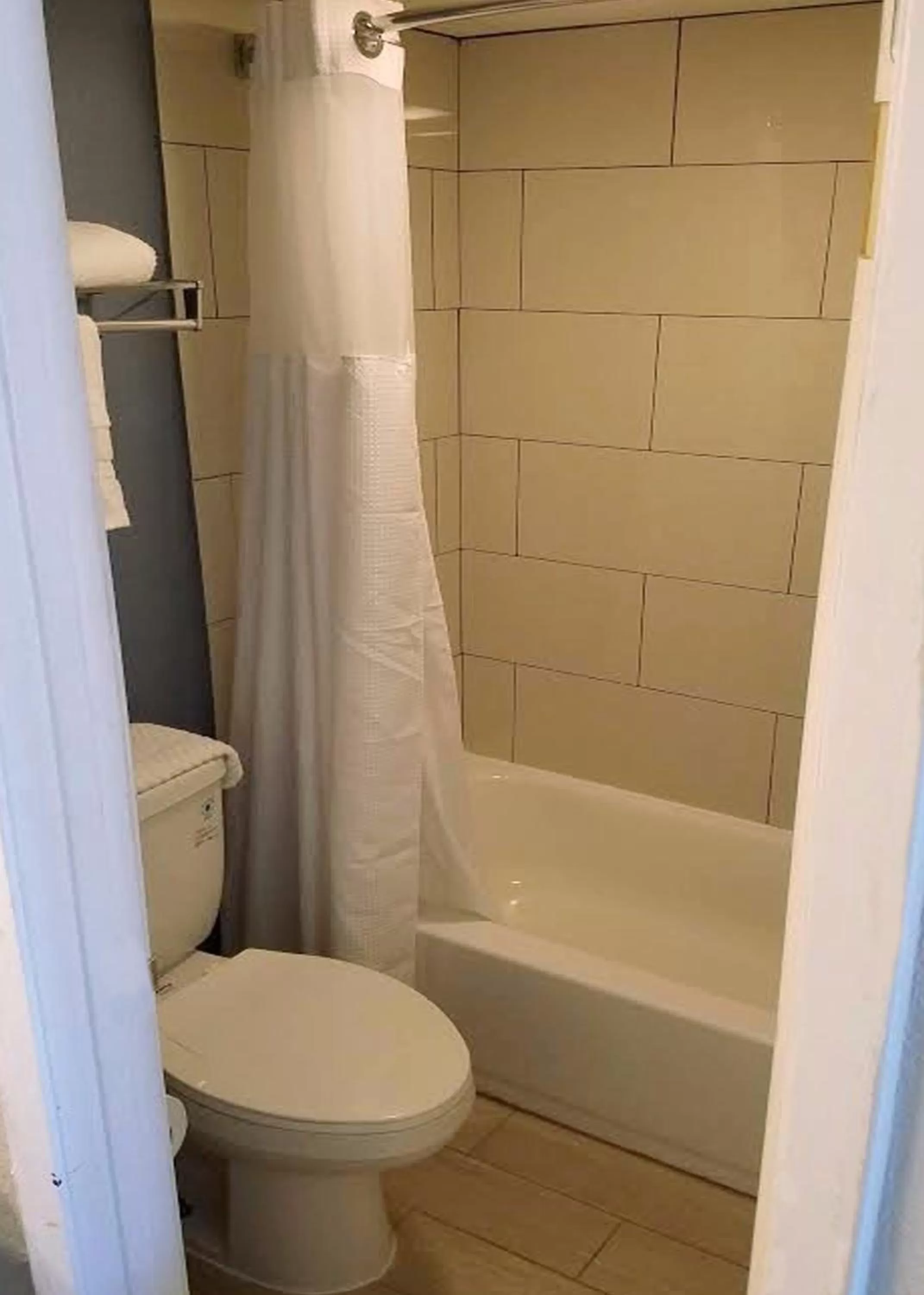 Queen Room with Two Queen Beds - Non-Smoking in Seabreeze Inn - Fort Walton