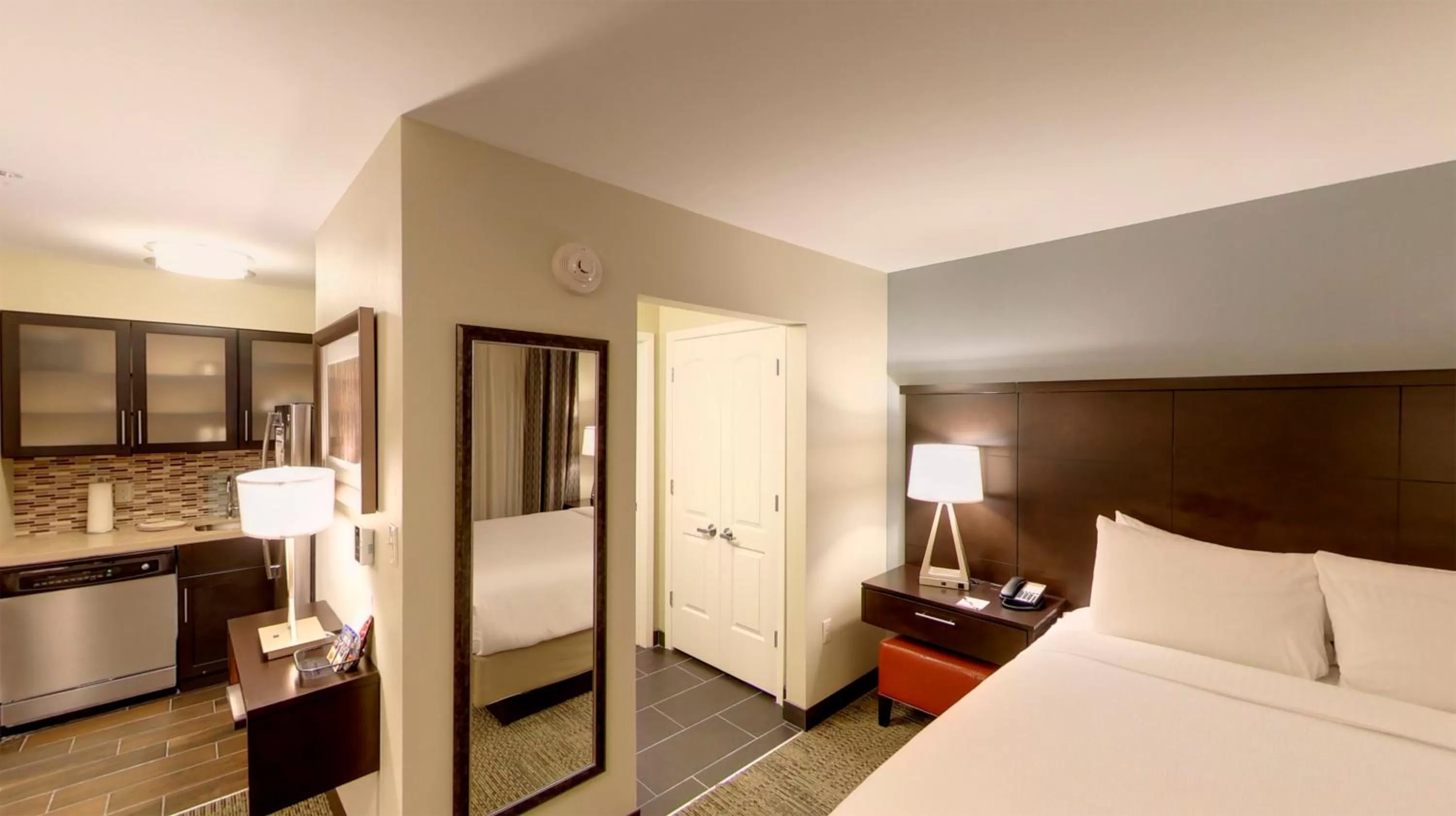 Queen Suite - Disability Access/Non-Smoking in Staybridge Suites Ann Arbor - Research Parkway by IHG
