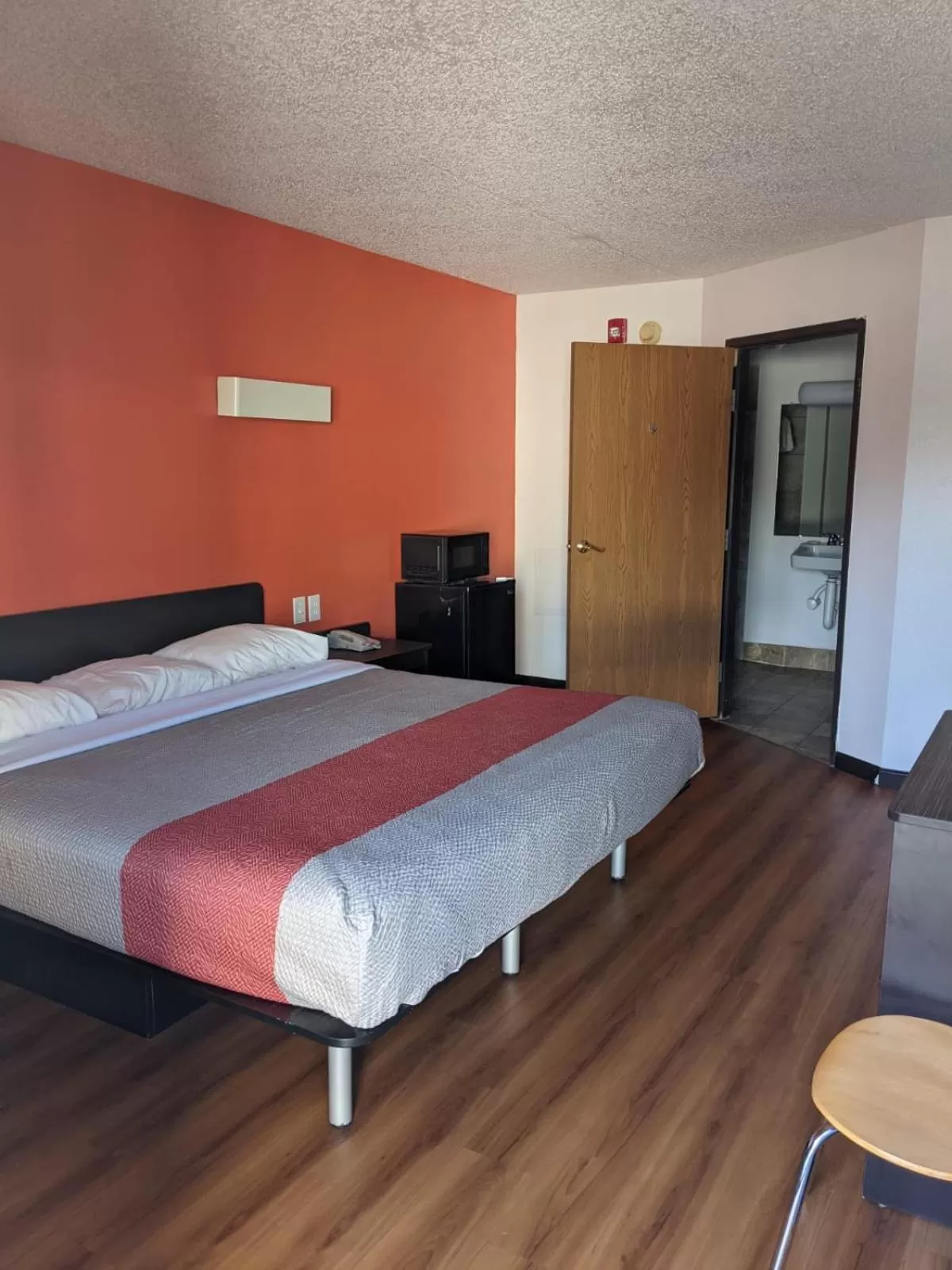 Queen Room with Two Queen Beds - Non-Smoking in Motel 6-Ashland, OH
