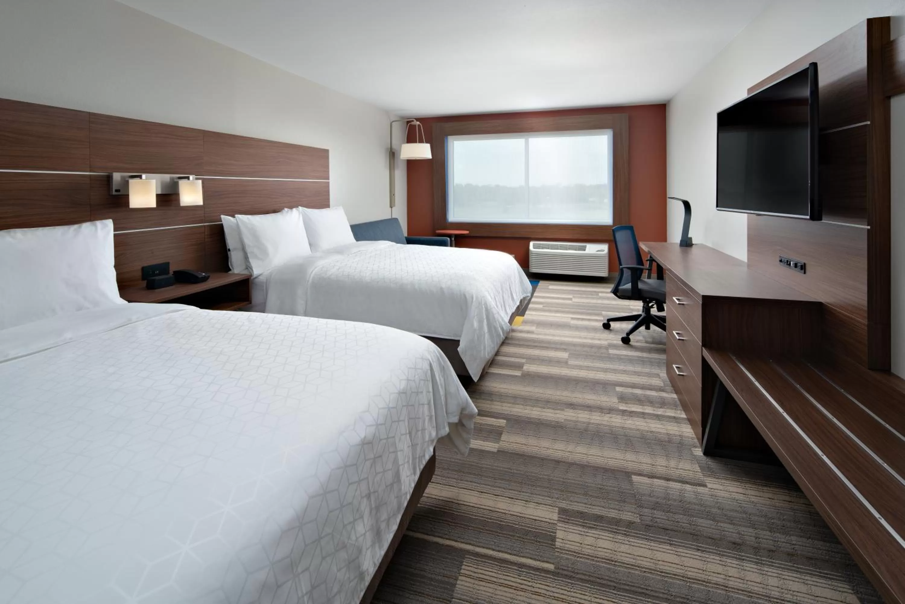 Two Bed Suite - Mobility Accessible Tub in Holiday Inn Express & Suites - Elkhorn - Lake Geneva Area by IHG