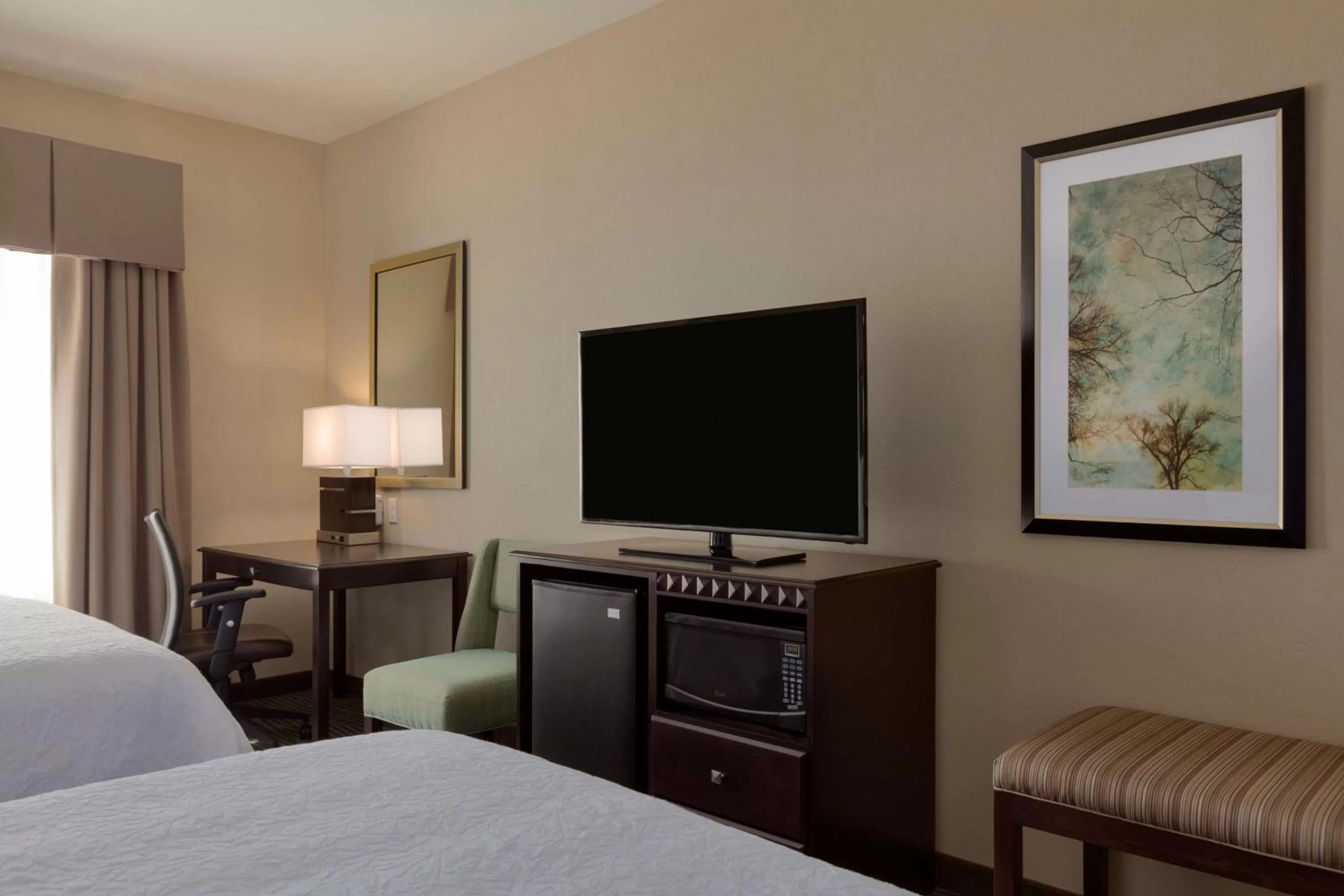 Queen Room with Two Queen Beds (4 Adults) in Hampton Inn and Suites Parkersburg Downtown