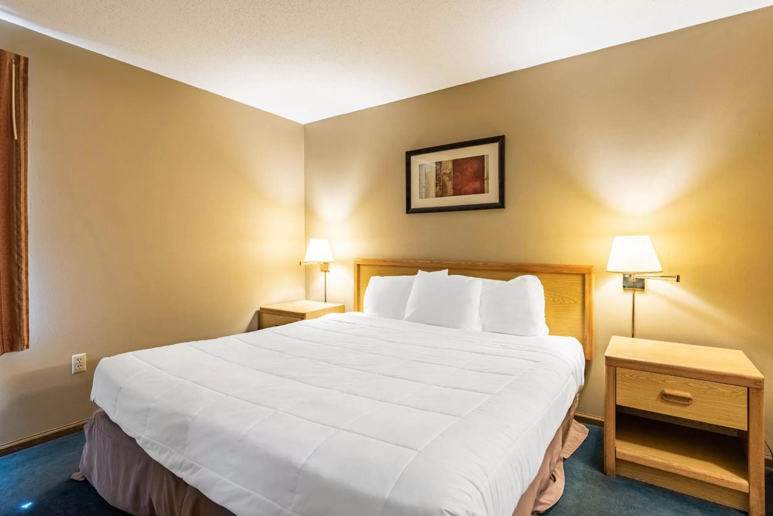 King Suite-Non Smoking in Americas Best Value Inn St. Marys