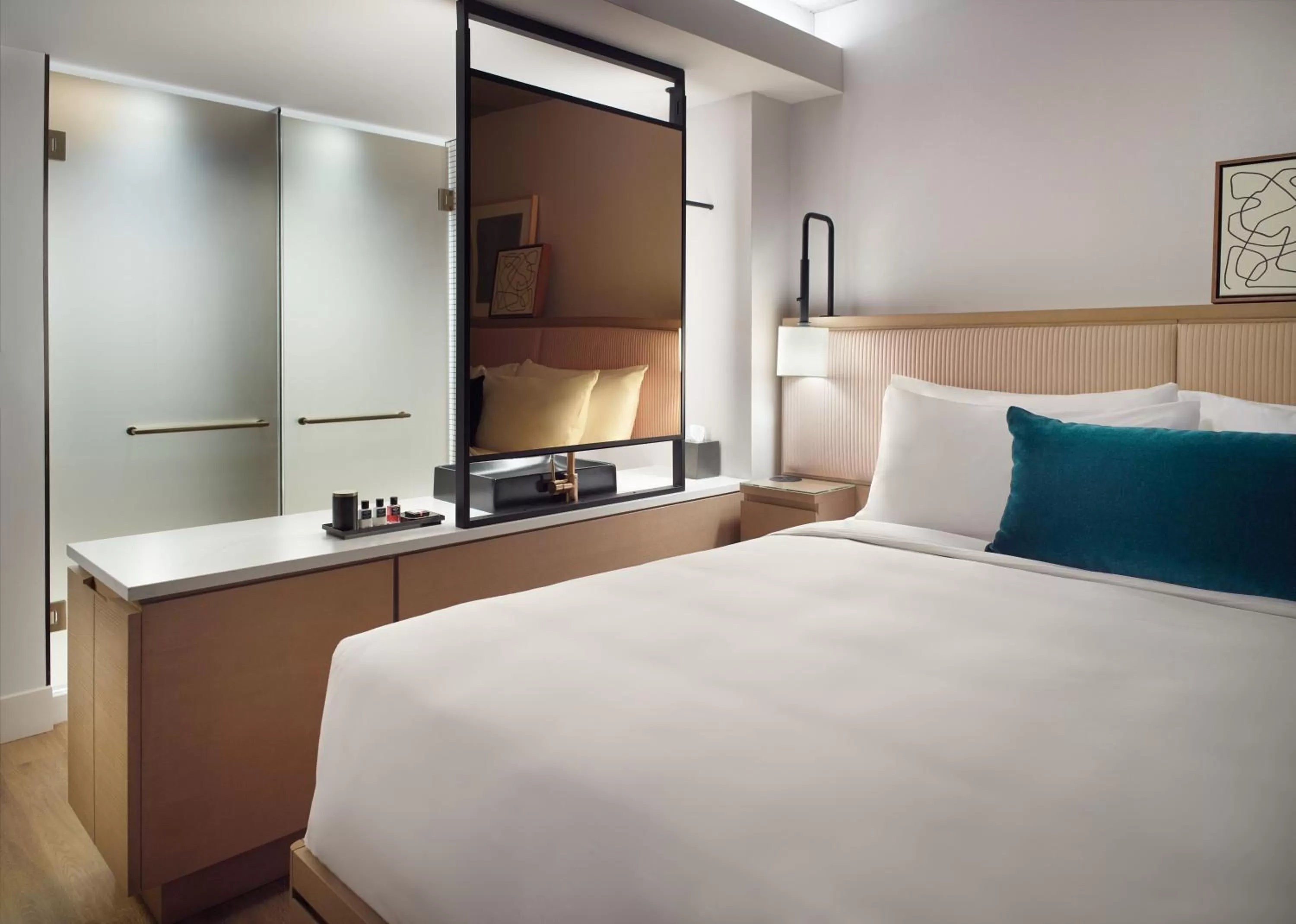 Artist Tower Studio Room 1 Queen Bed in Omni Boston Hotel at the Seaport