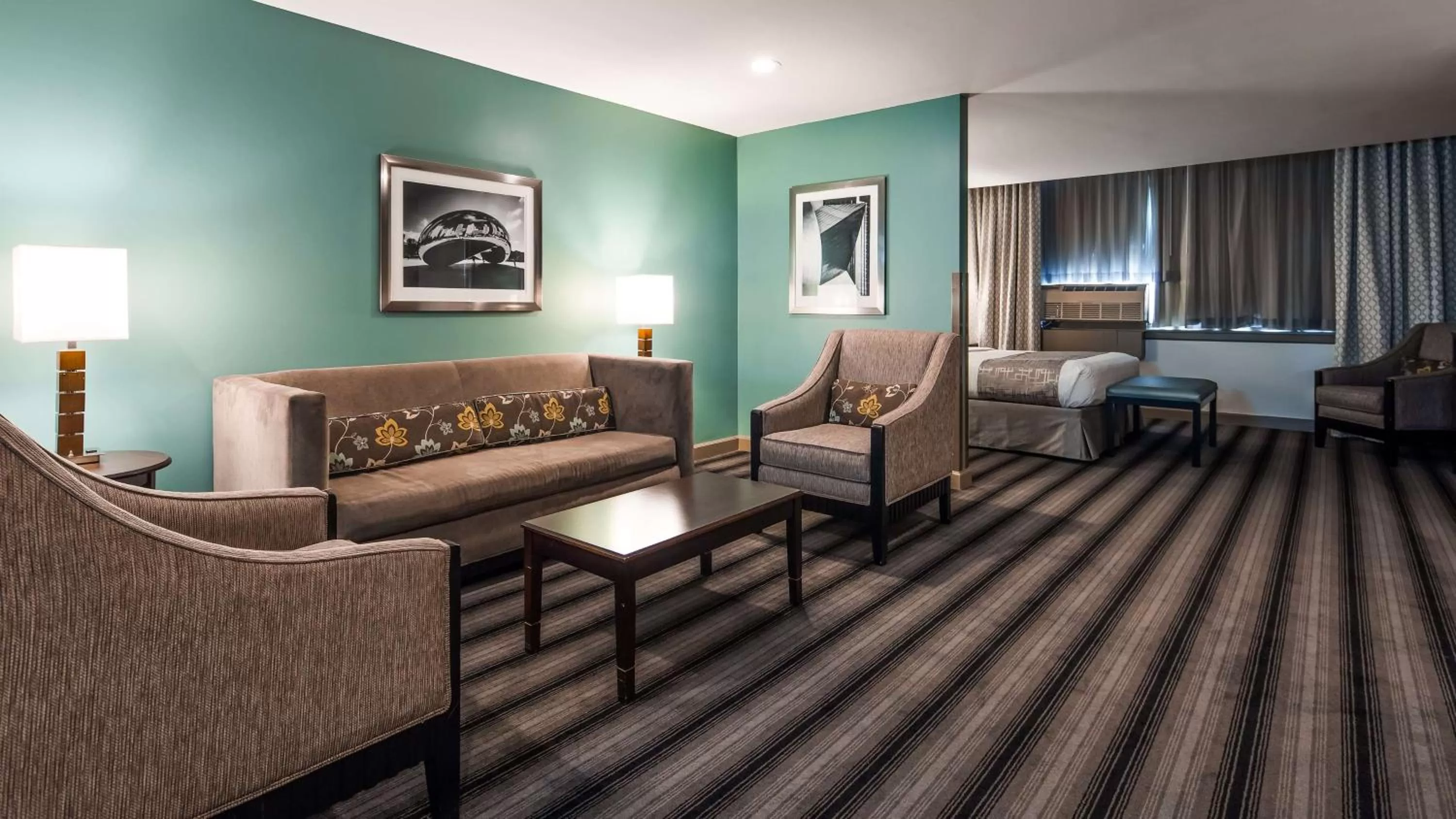 King Suite in Best Western Chicago Downtown-River North