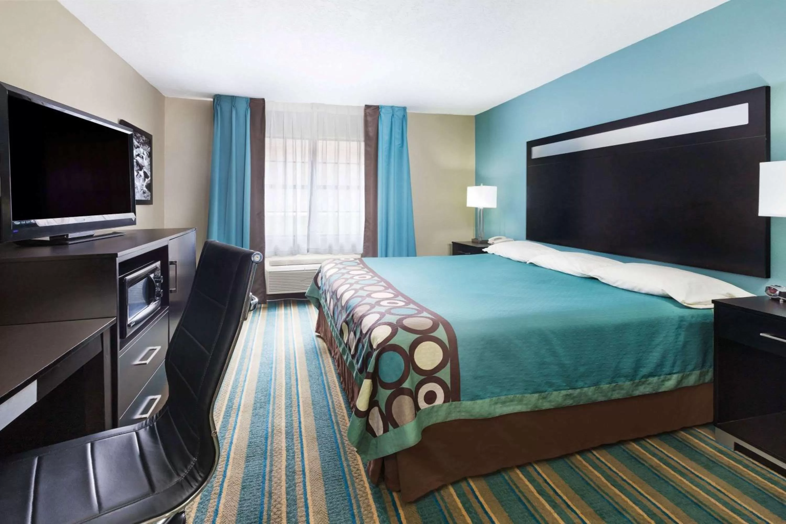 King Room - Mobility Access/Non-Smoking in Super 8 by Wyndham Sulphur