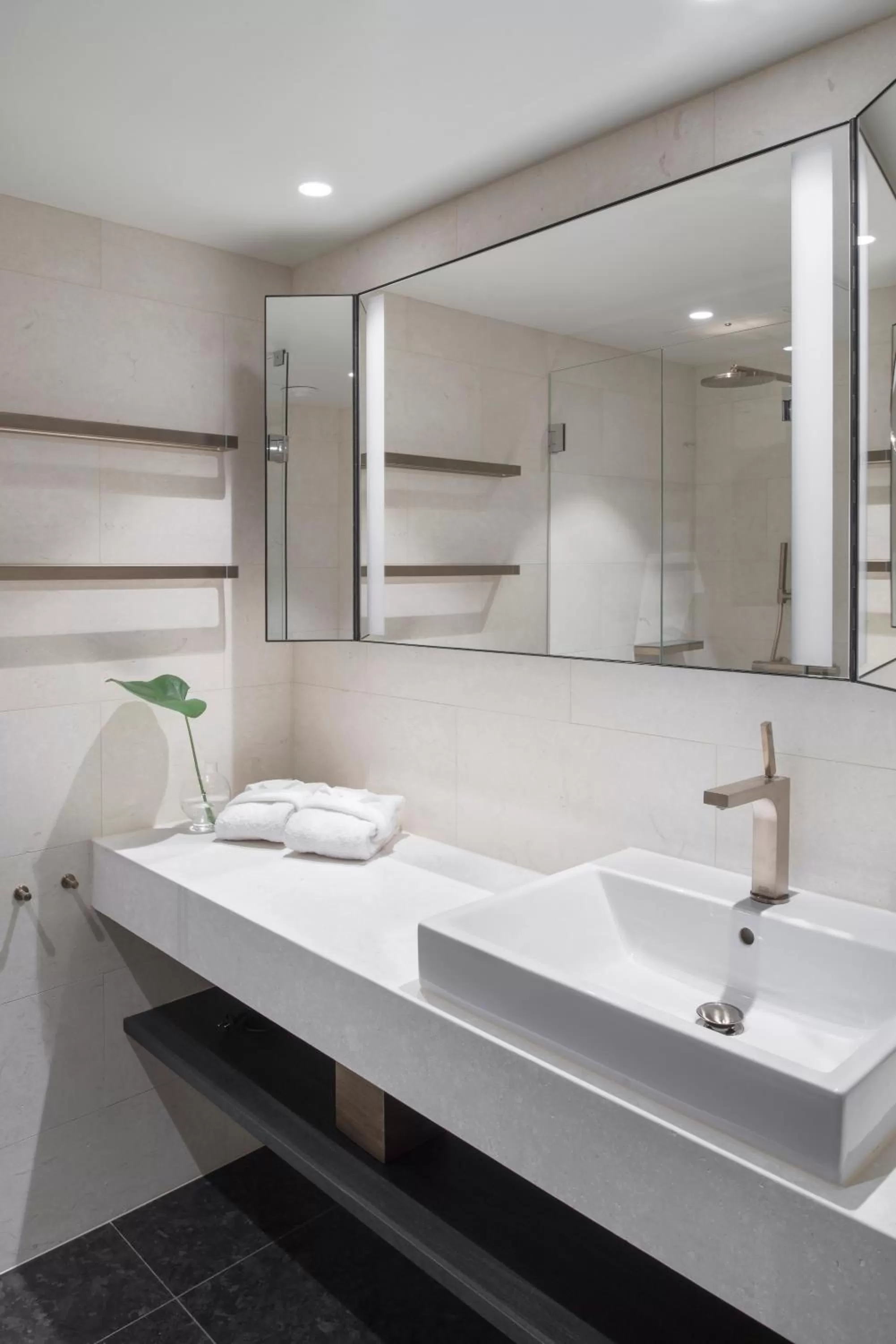 Standard Twin Room in At Six