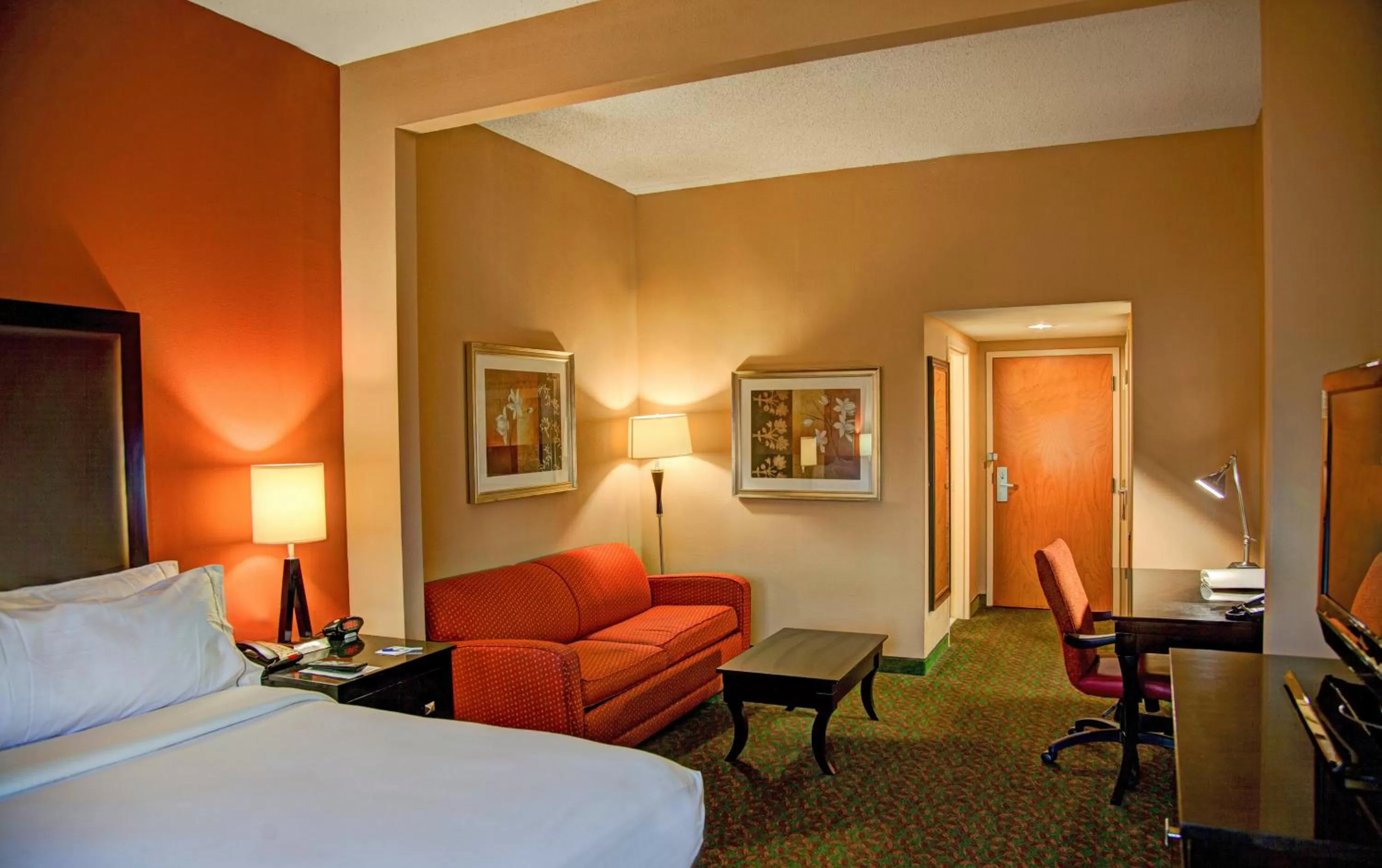Standard Corner King Room in Holiday Inn Express Tyler South by IHG