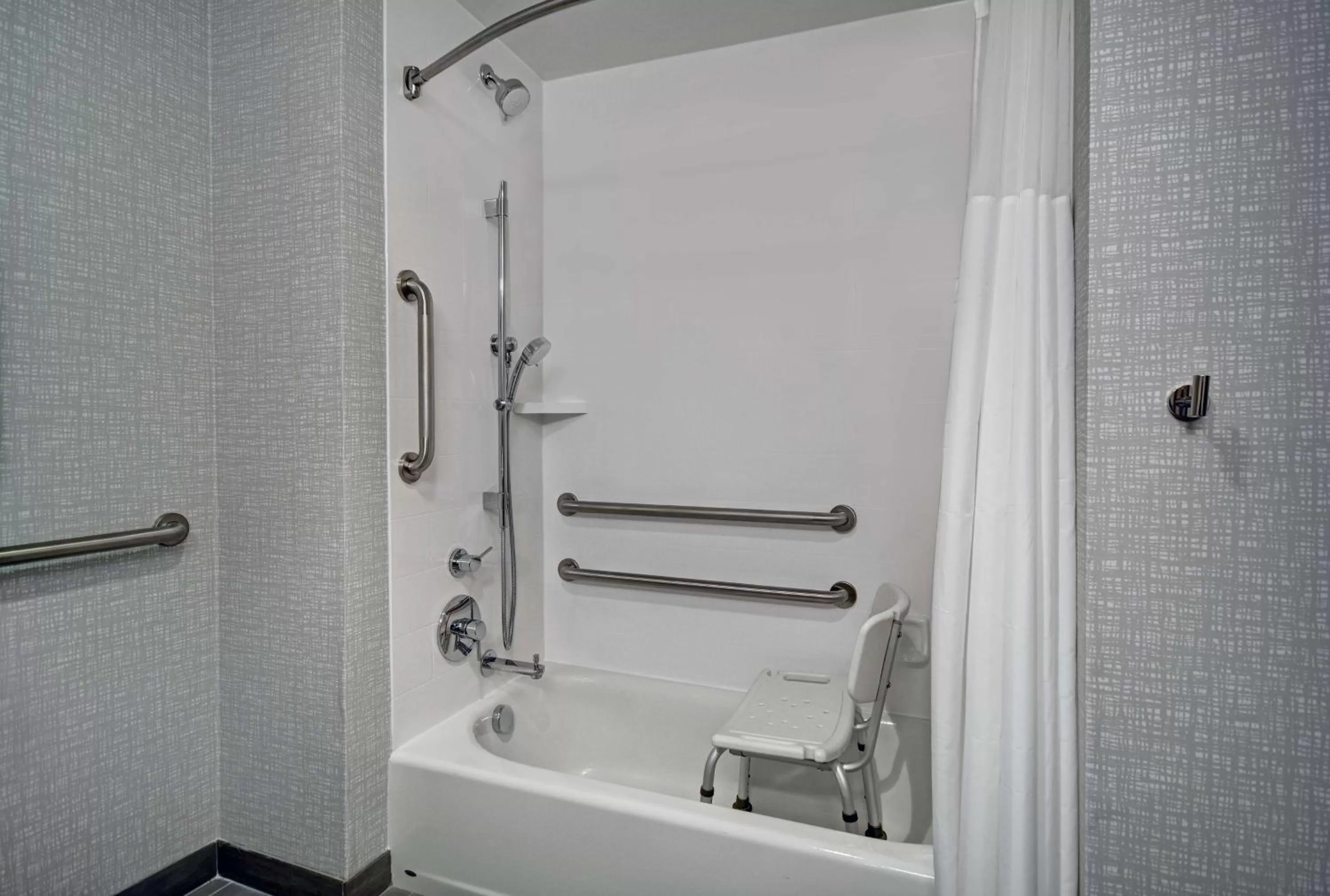 Queen Room with Two Queen Beds - Mobility/Hearing Accessible - Non-Smoking in Hampton Inn Cave City, KY