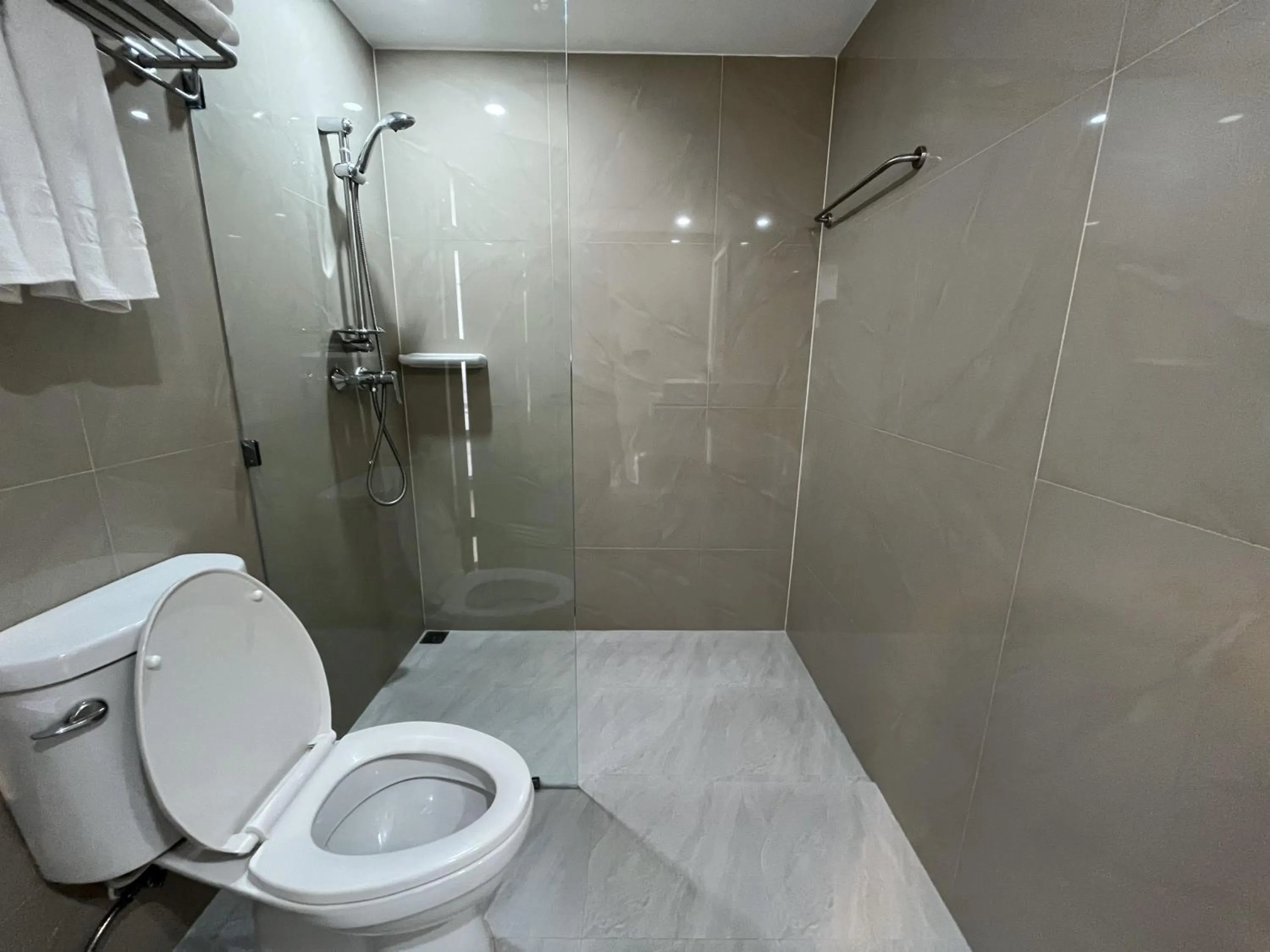 Deluxe Double Room in Dhevaraj Hotel