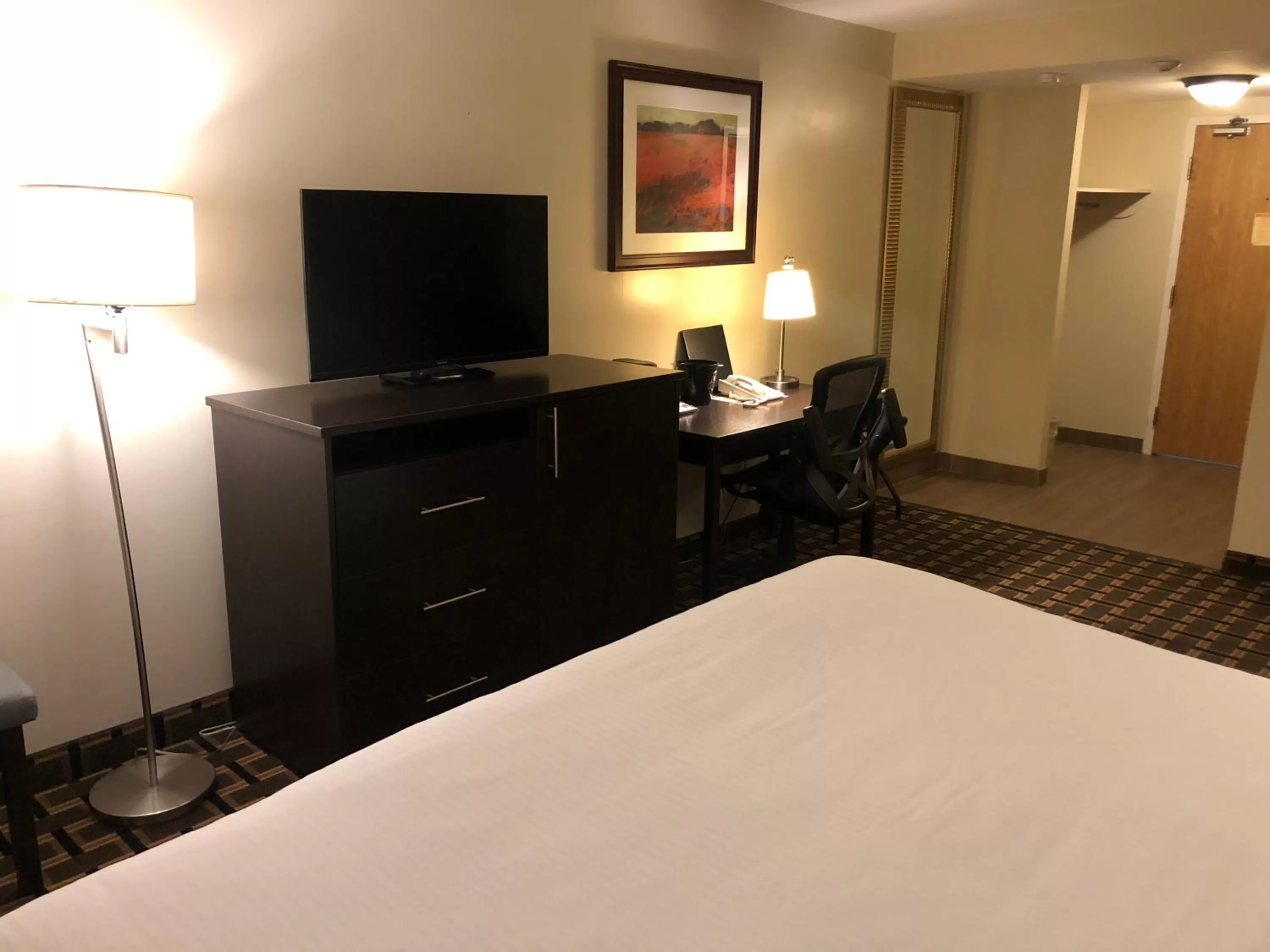 King Room - Non-Smoking in Ramada by Wyndham Lindsay