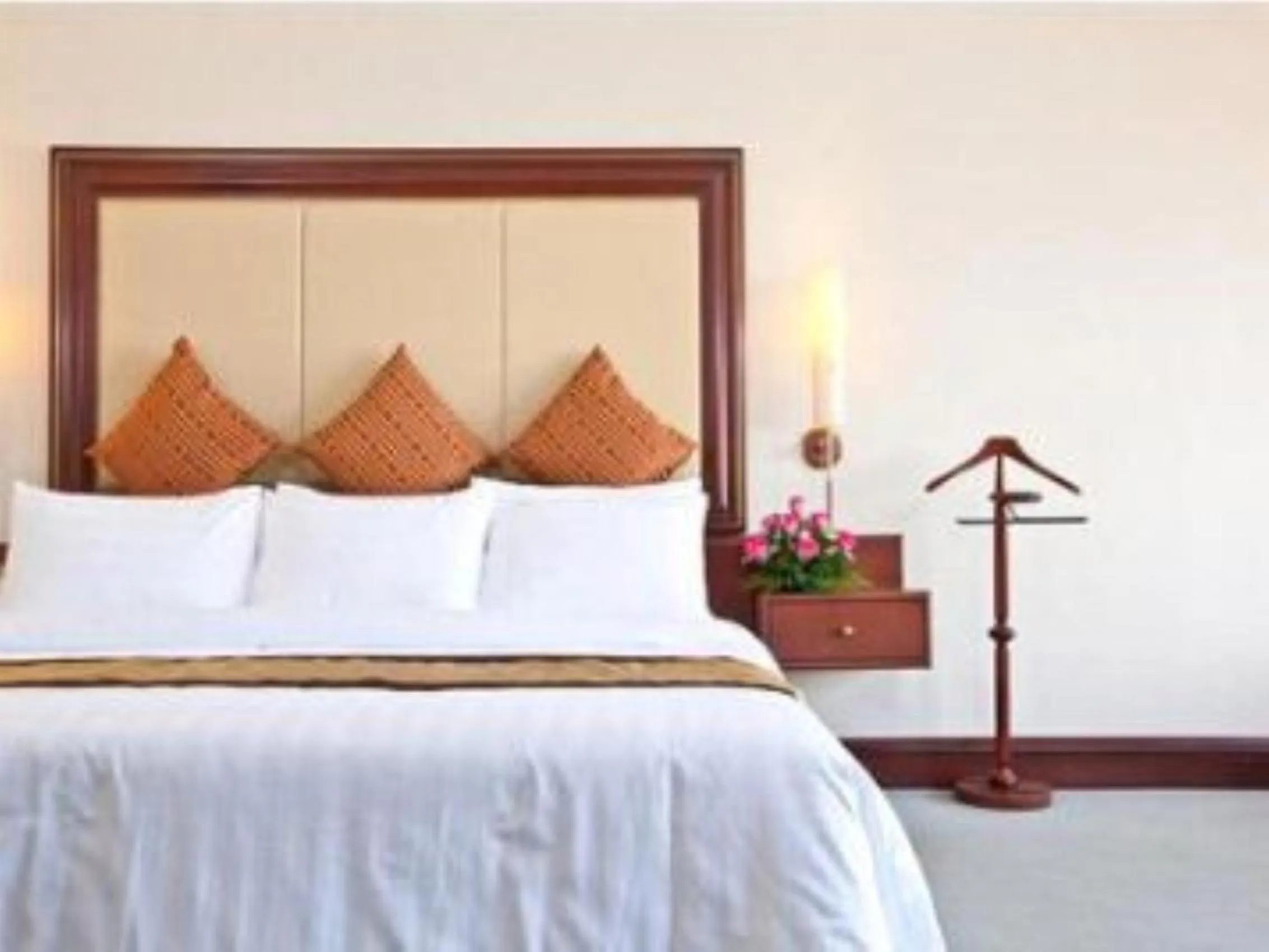 Junior Suite City View - single occupancy in Hotel Cambodiana