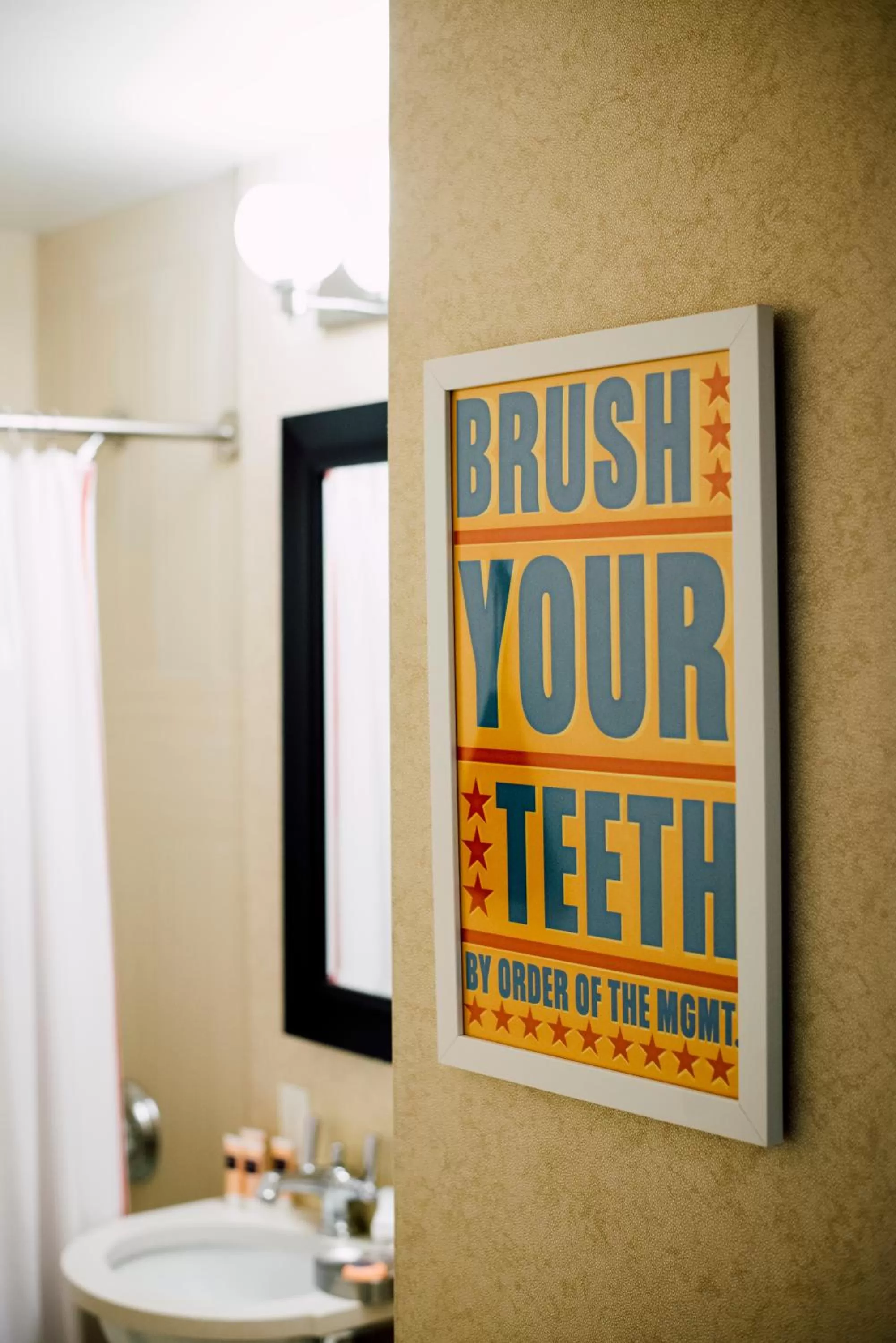 Queen Room with Accessible Shower - Disability Access in Hotel Lincoln