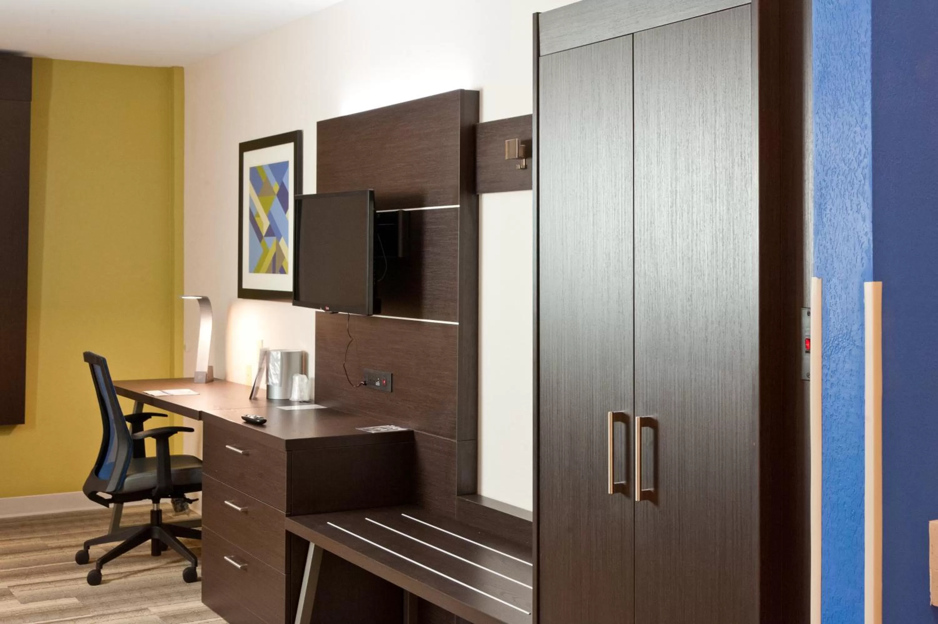 King Room - Mobility Access/Hearing Accessible in Holiday Inn Express Hotel & Suites Scott-Lafayette West by IHG