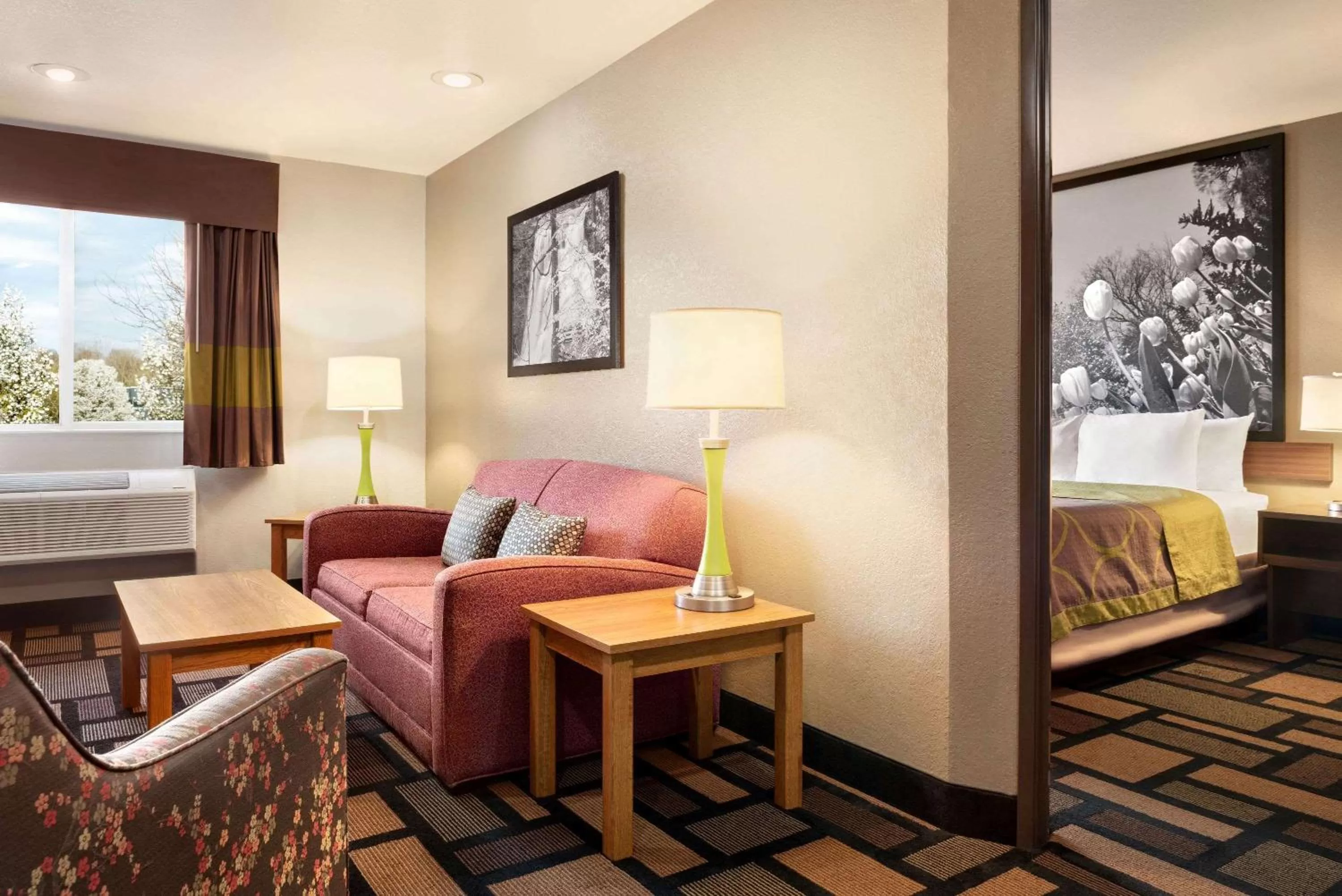 1 King Bed, One-Bedroom, Suite, Non-Smoking in Super 8 by Wyndham Akron S/Green/Uniontown OH