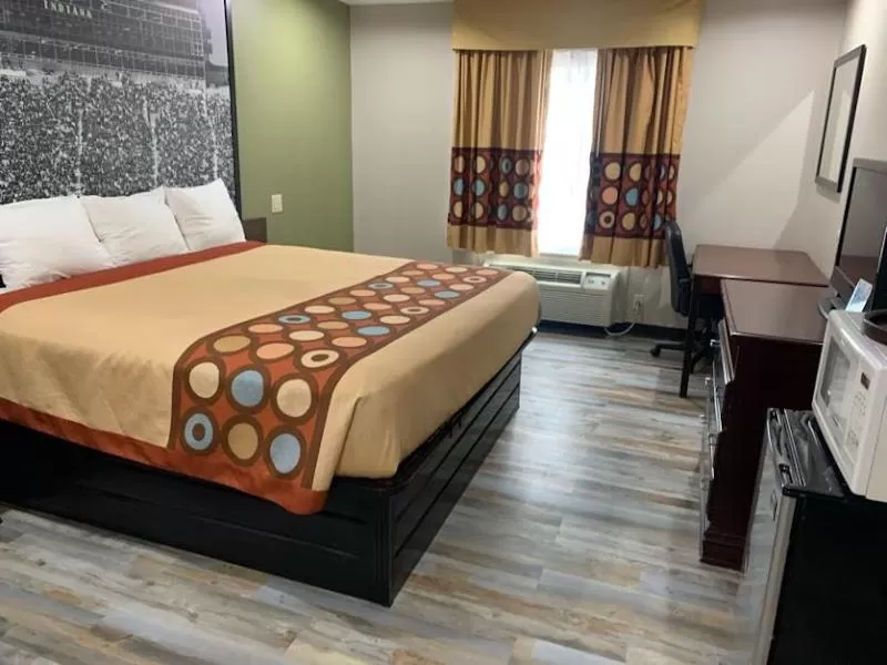 King Room - Non-Smoking in Super 8 by Wyndham Frankfort IN