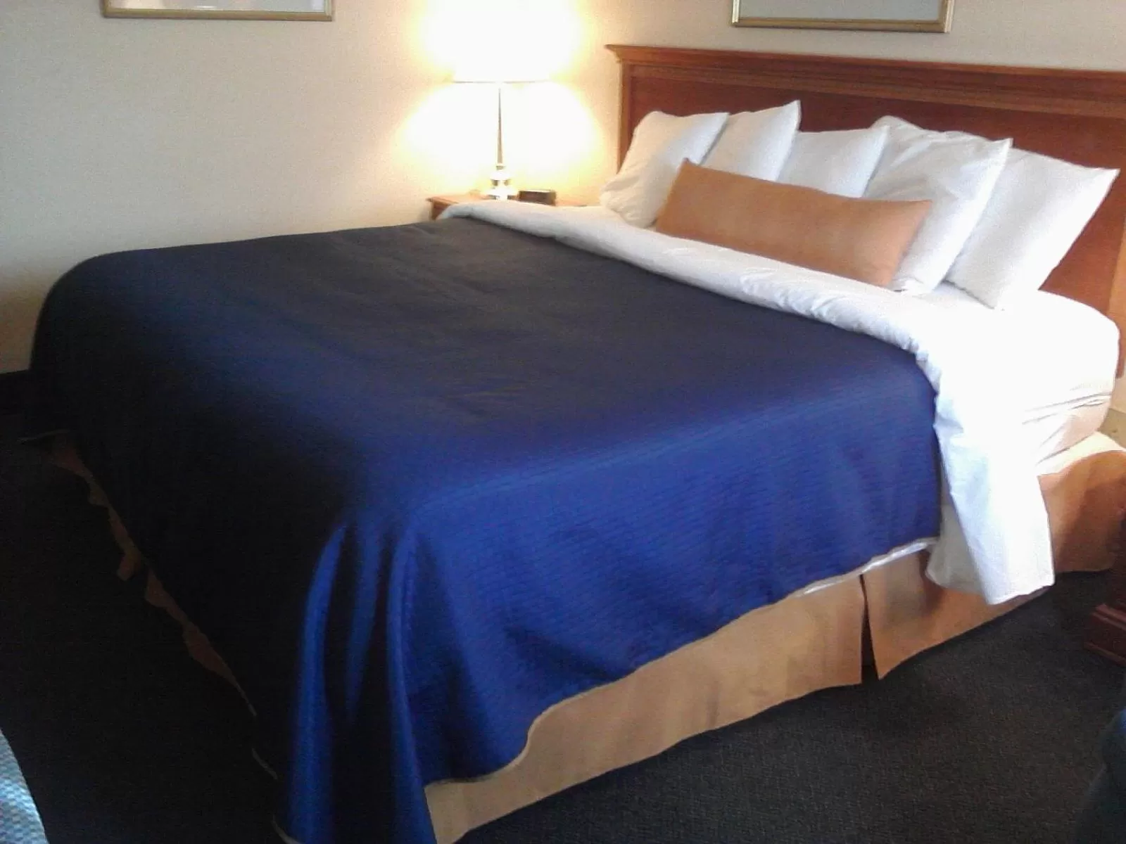 King Room - Disability Access/Non-Smoking in Days Inn by Wyndham Keene NH