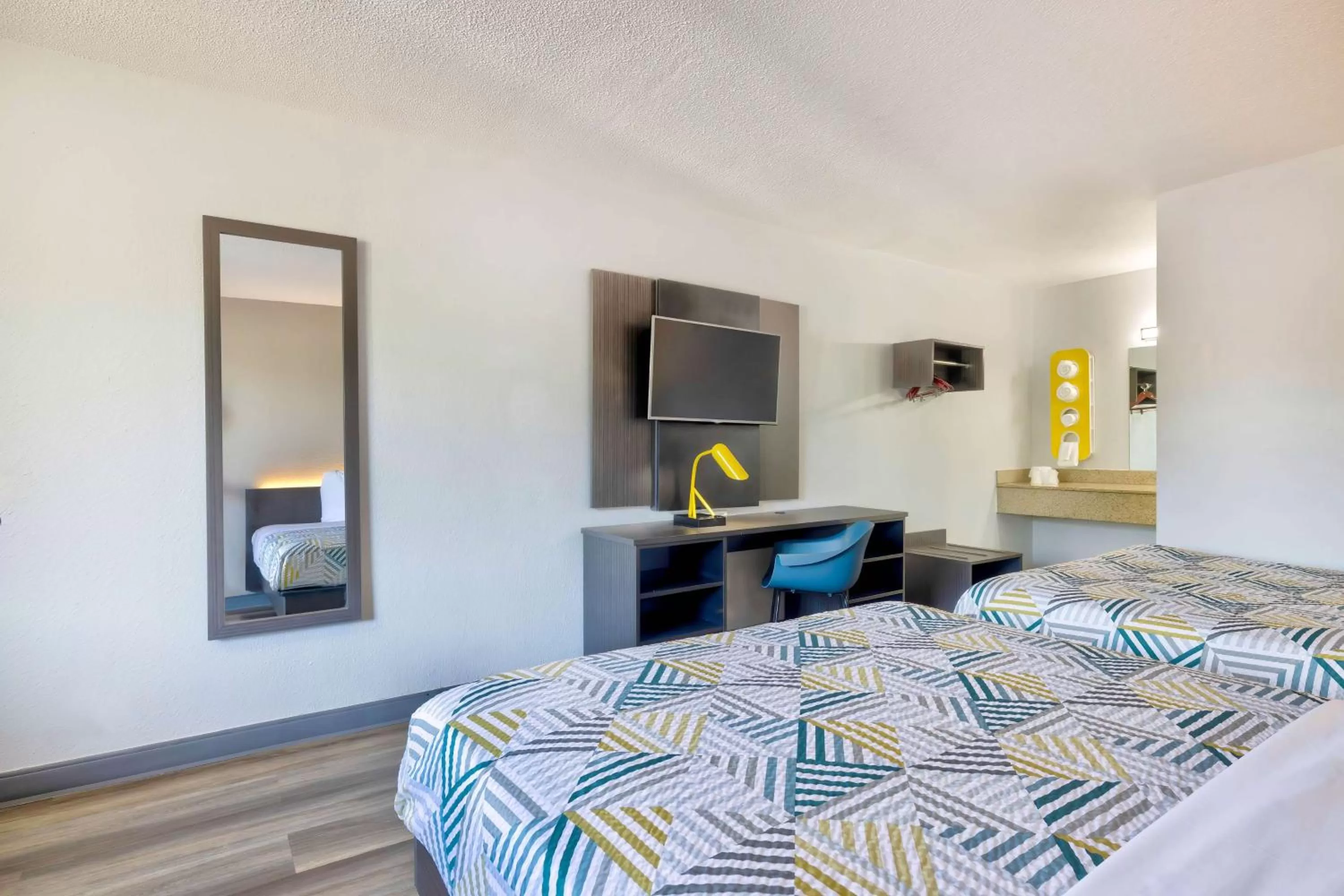 Quadruple Room in Motel 6-Hammond, IN - Chicago Area