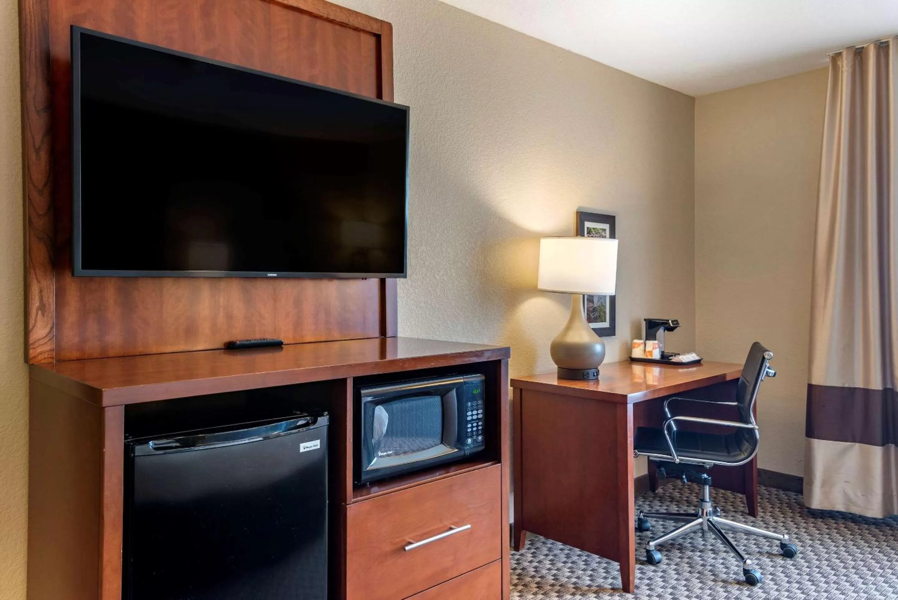 Queen Room with Two Queen Beds - Non-Smoking in Comfort Inn & Suites Blue Ridge