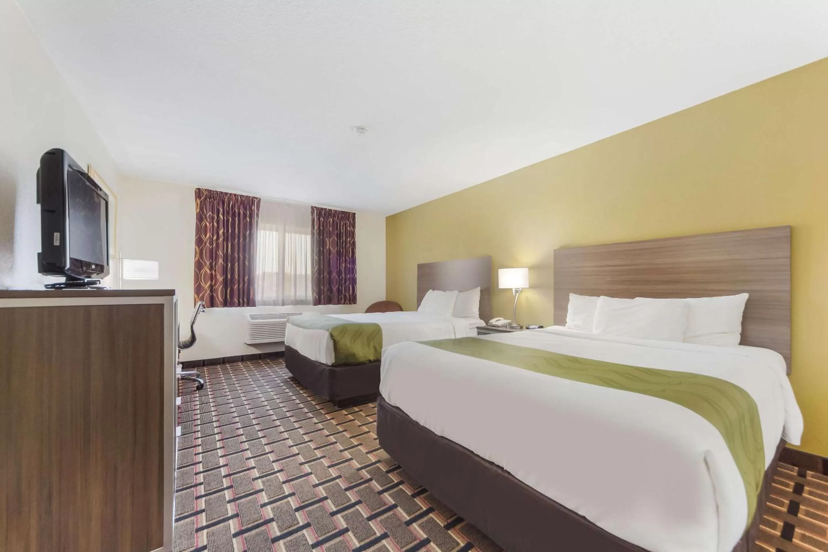 Queen Room with Two Queen Beds in Quality Inn Lincoln Cornhusker