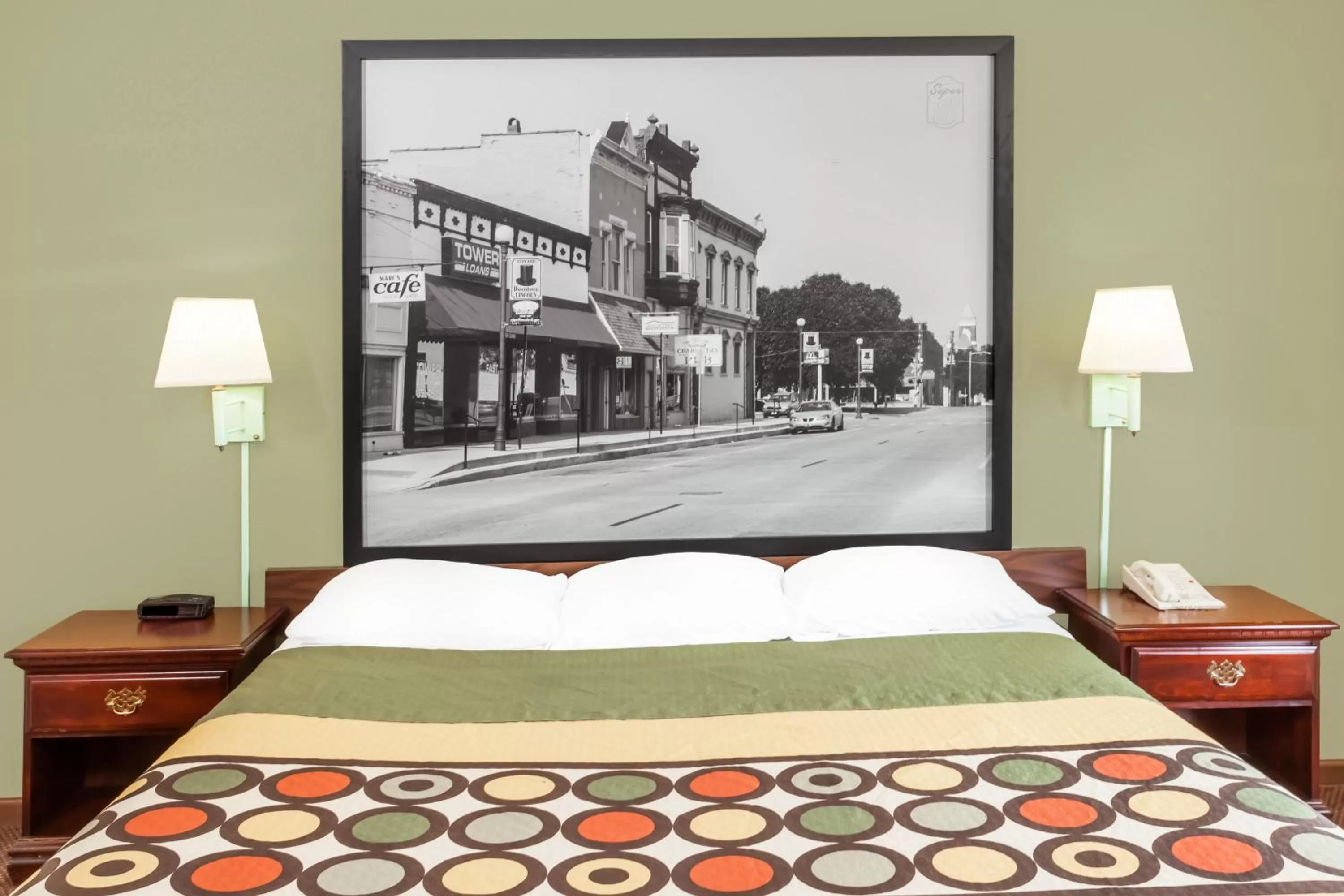 Standard King Room - Smoking in Super 8 by Wyndham Lincoln