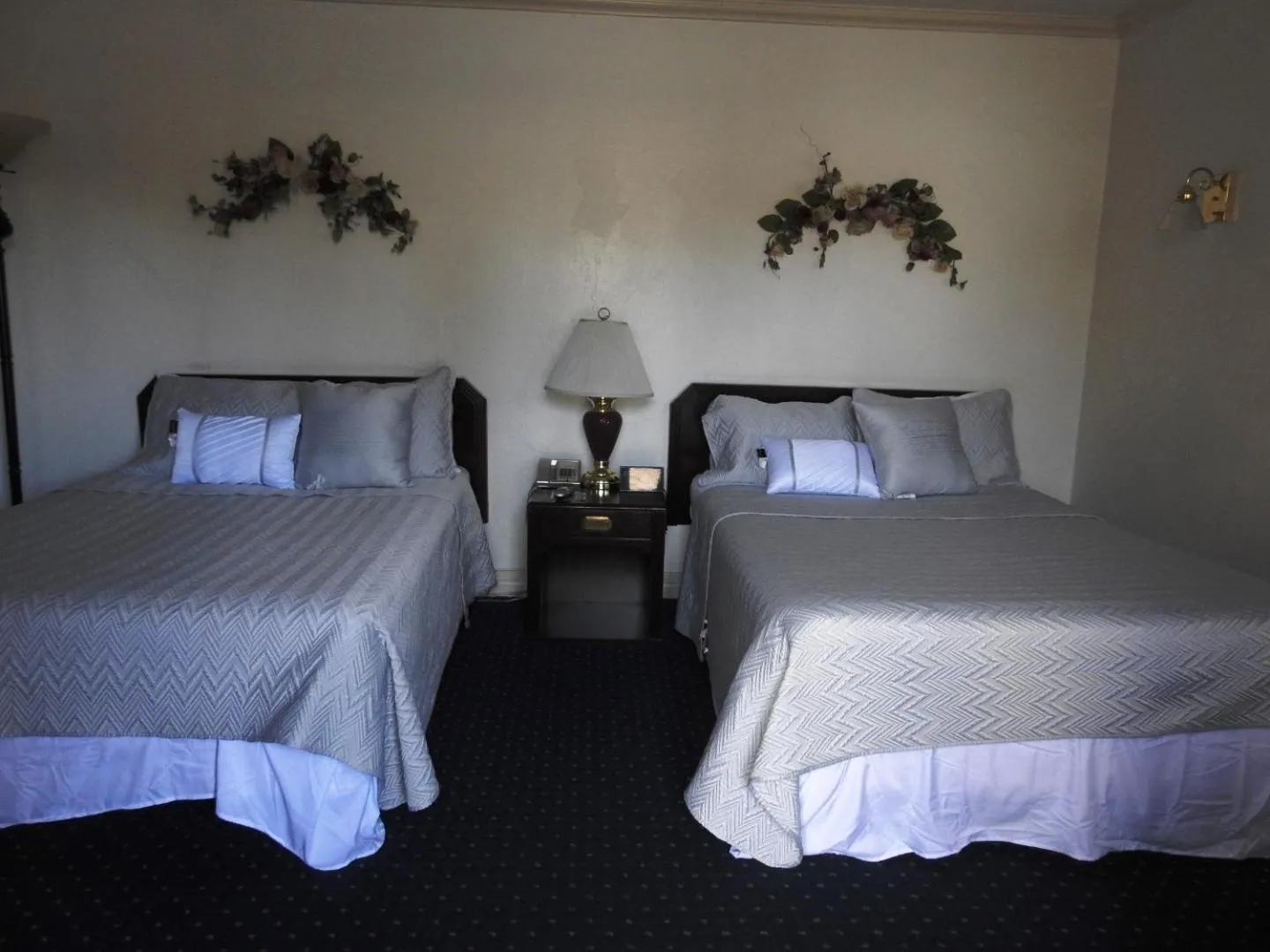 Standard Double Room with Two Double Beds in Stanford Motor Inn