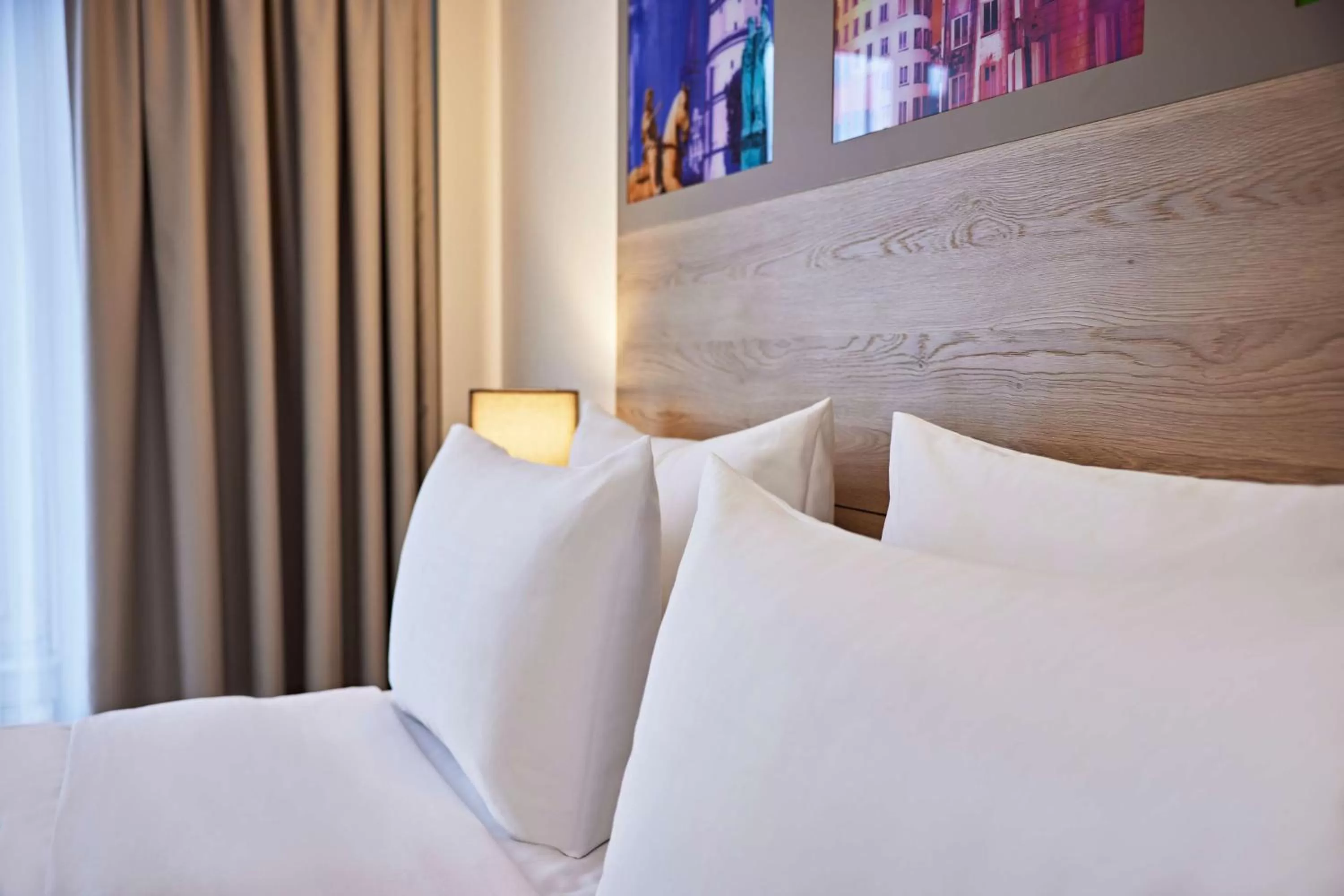 Deluxe Queen Room in Lindner Hotel Dusseldorf Airport, part of JdV by Hyatt