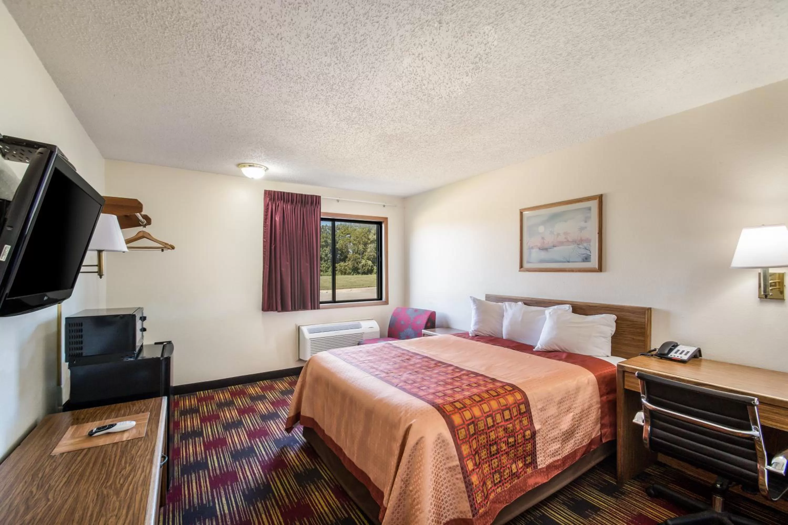 Queen Room - single occupancy in Americas Best Value Inn & Suites Harrisonville