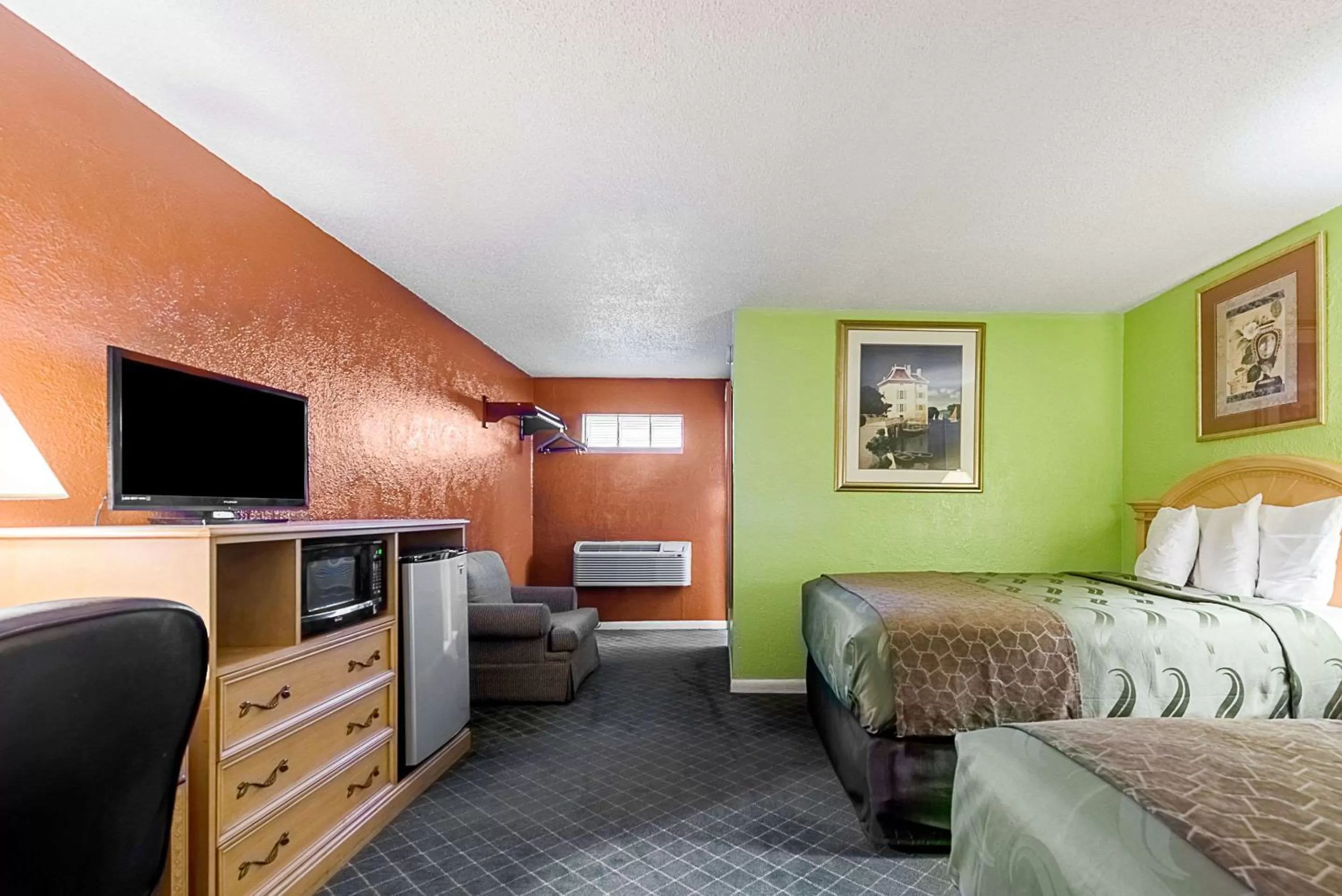 Queen Room with Two Queen Beds - Non-Smoking in Highway Inn