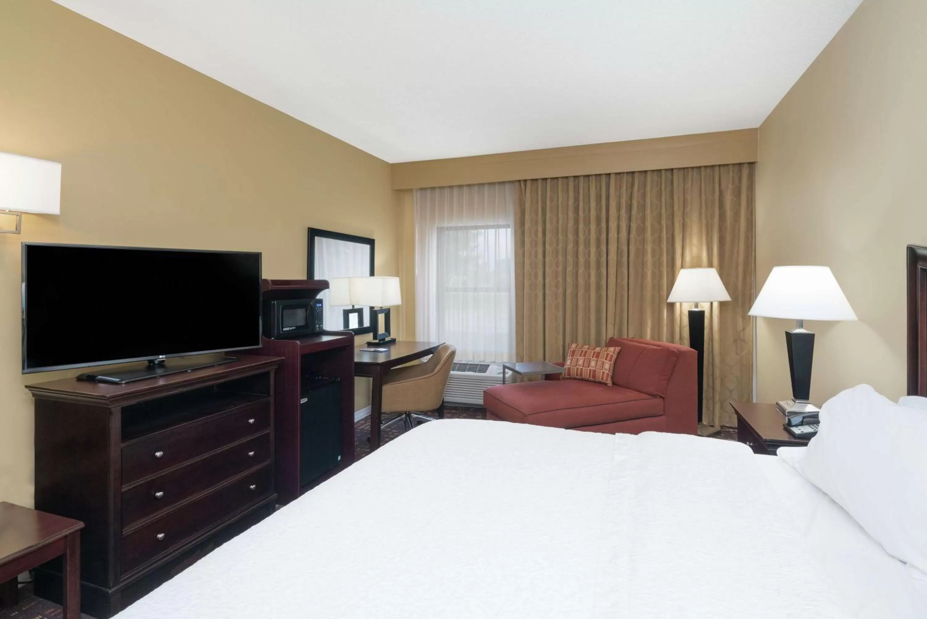 King Room with King Bed - Non-Smoking in Hampton Inn Corydon