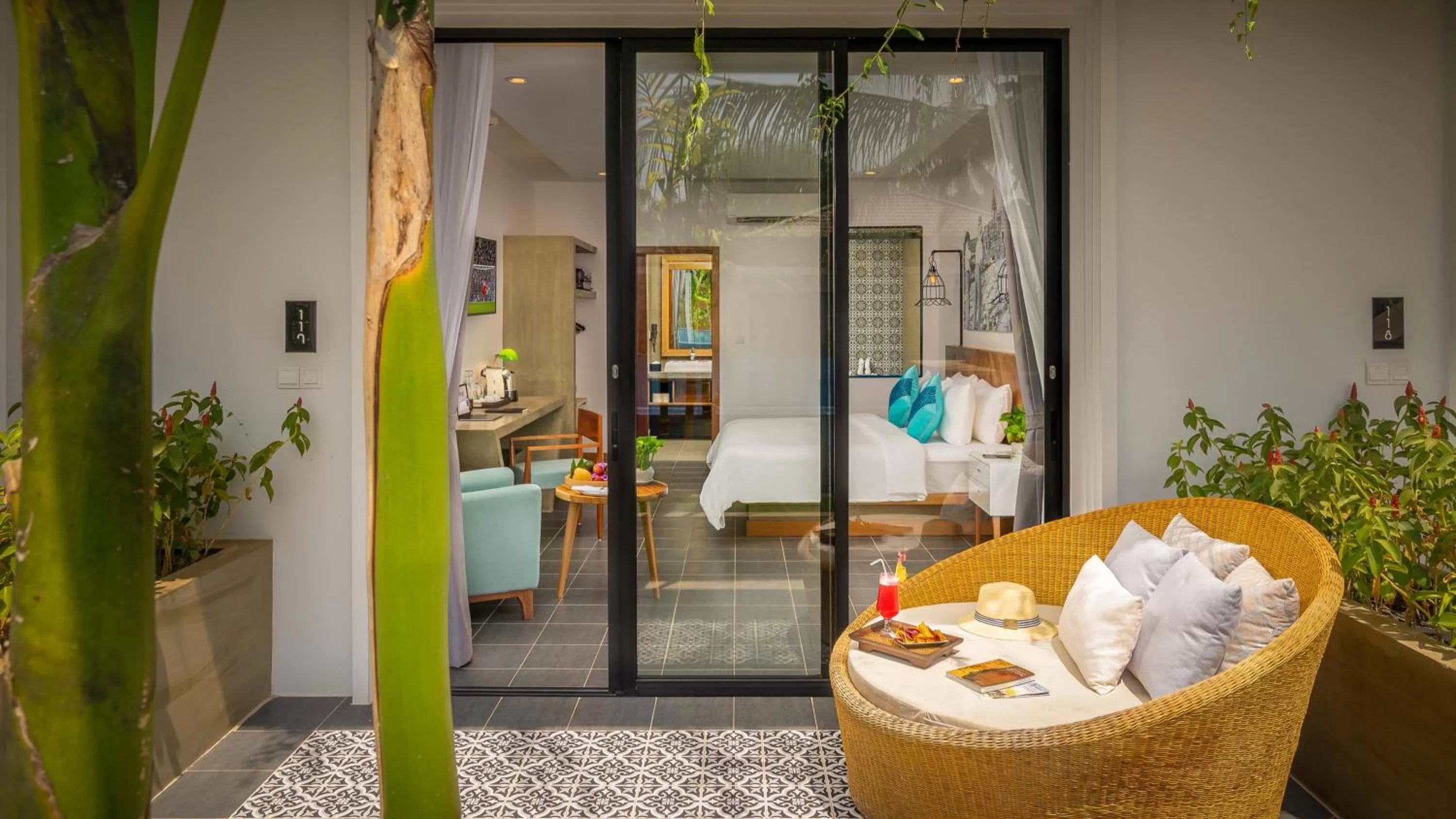 Cabana Pool Access in Grand Venus La Residence