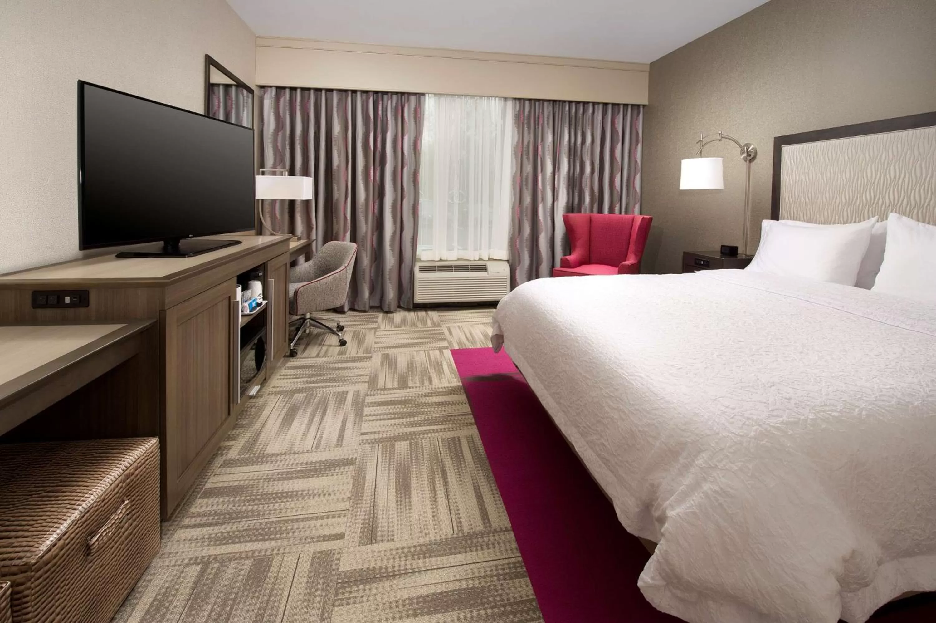 King Room - Hearing Access/Non-Smoking in Hampton Inn Louisville East Hurstbourne
